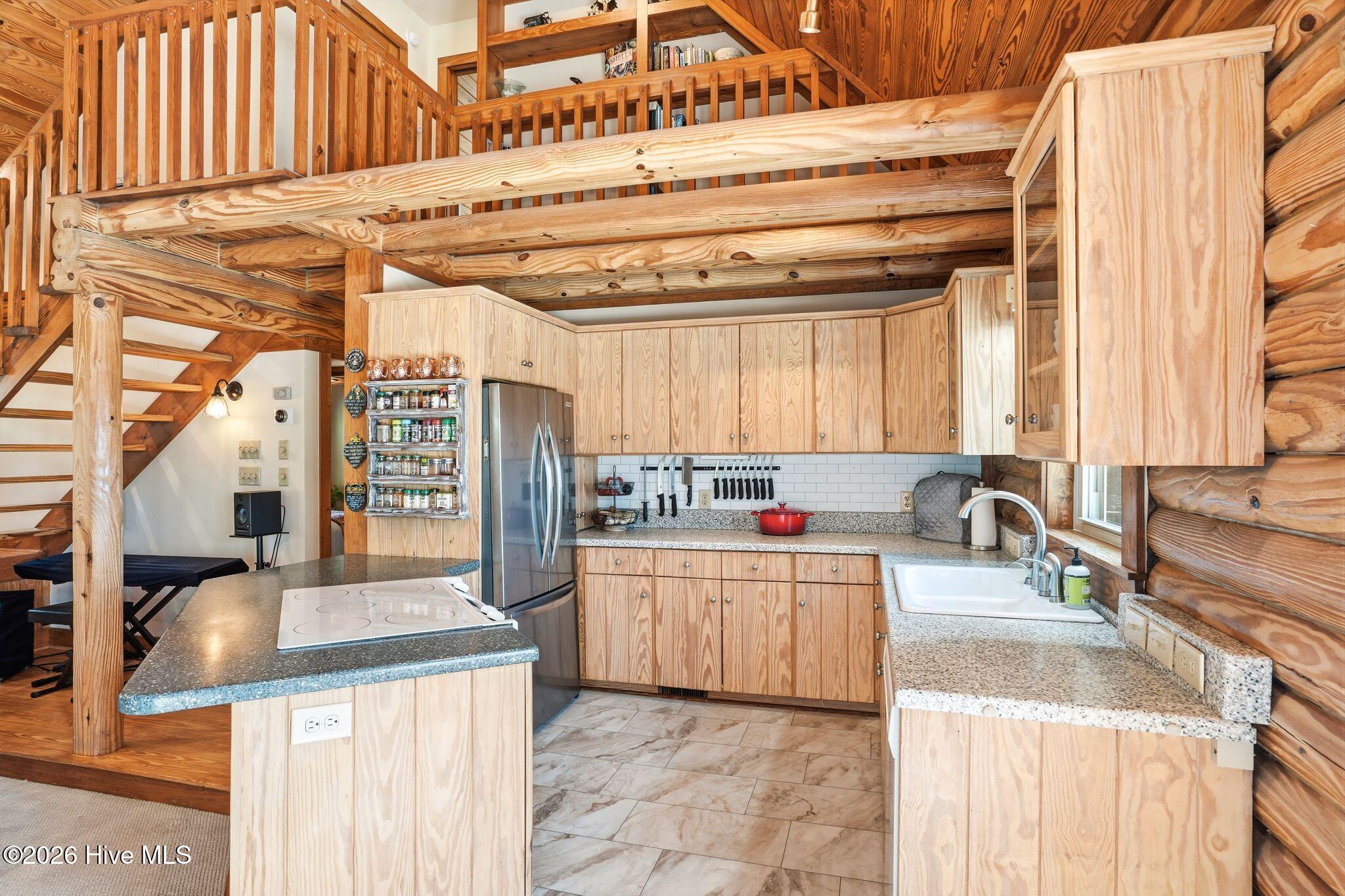 100565055 | Photo 25