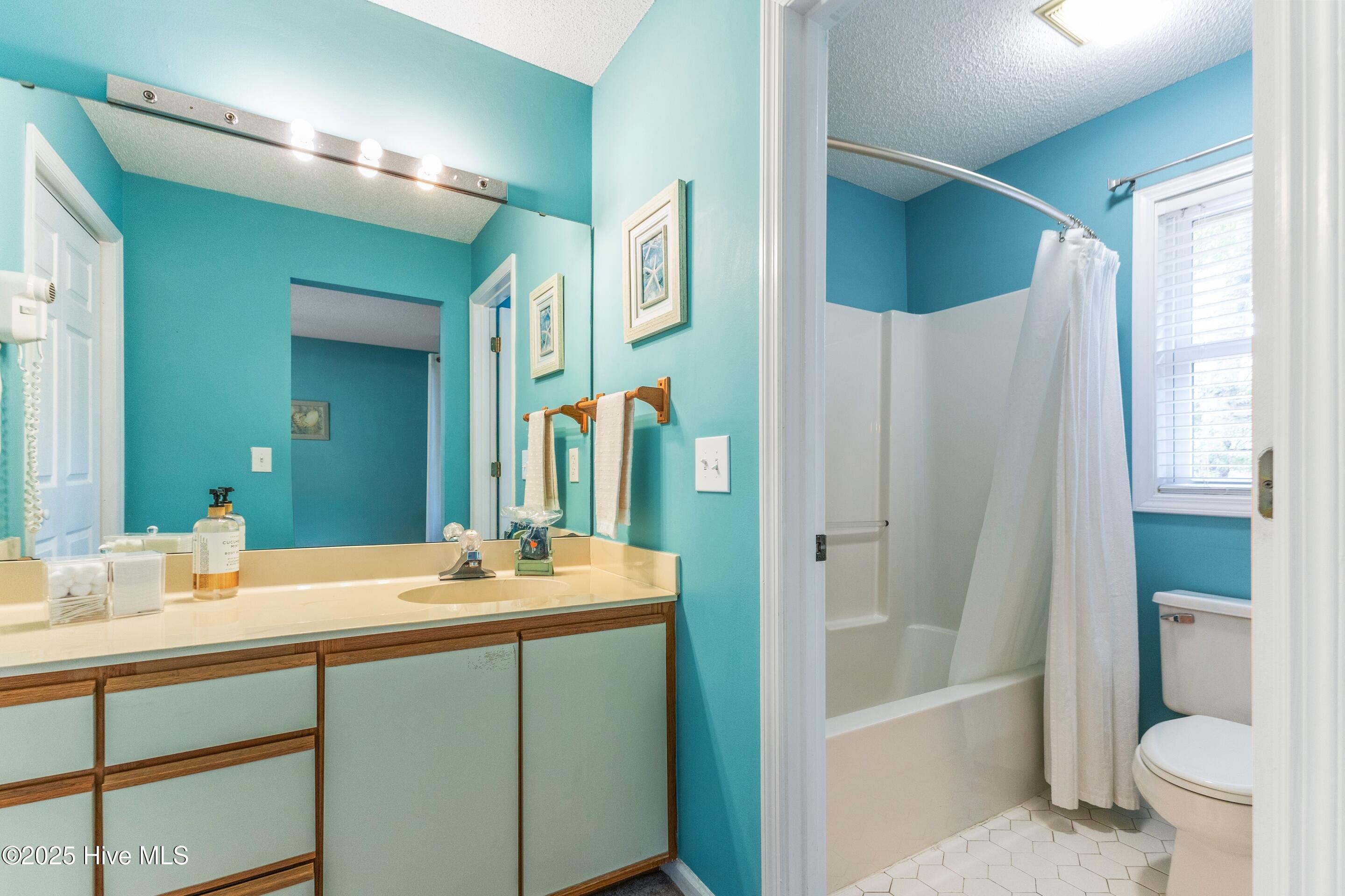 100531128 | Photo 26