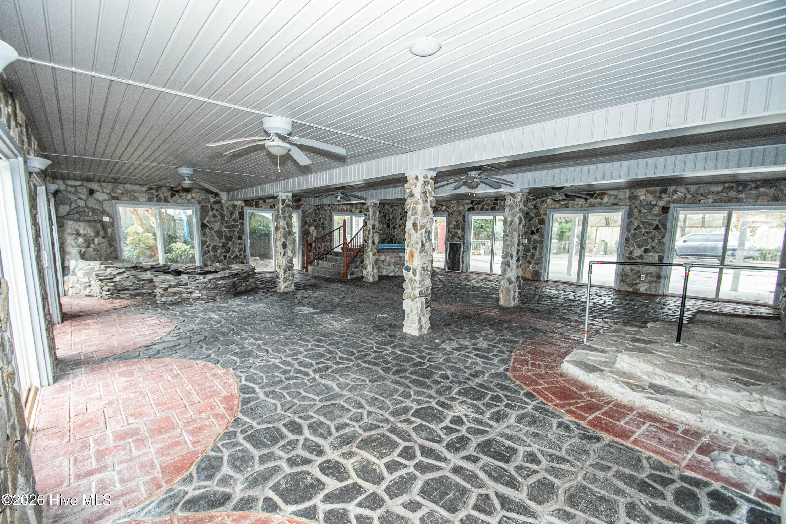 100554642 | Photo 75