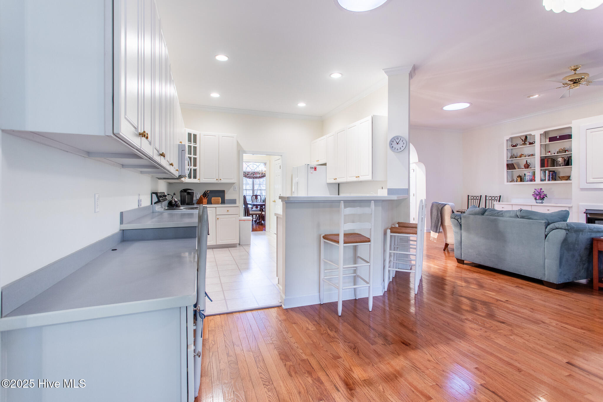 Kitchen breakfast nook looking into kitchen area