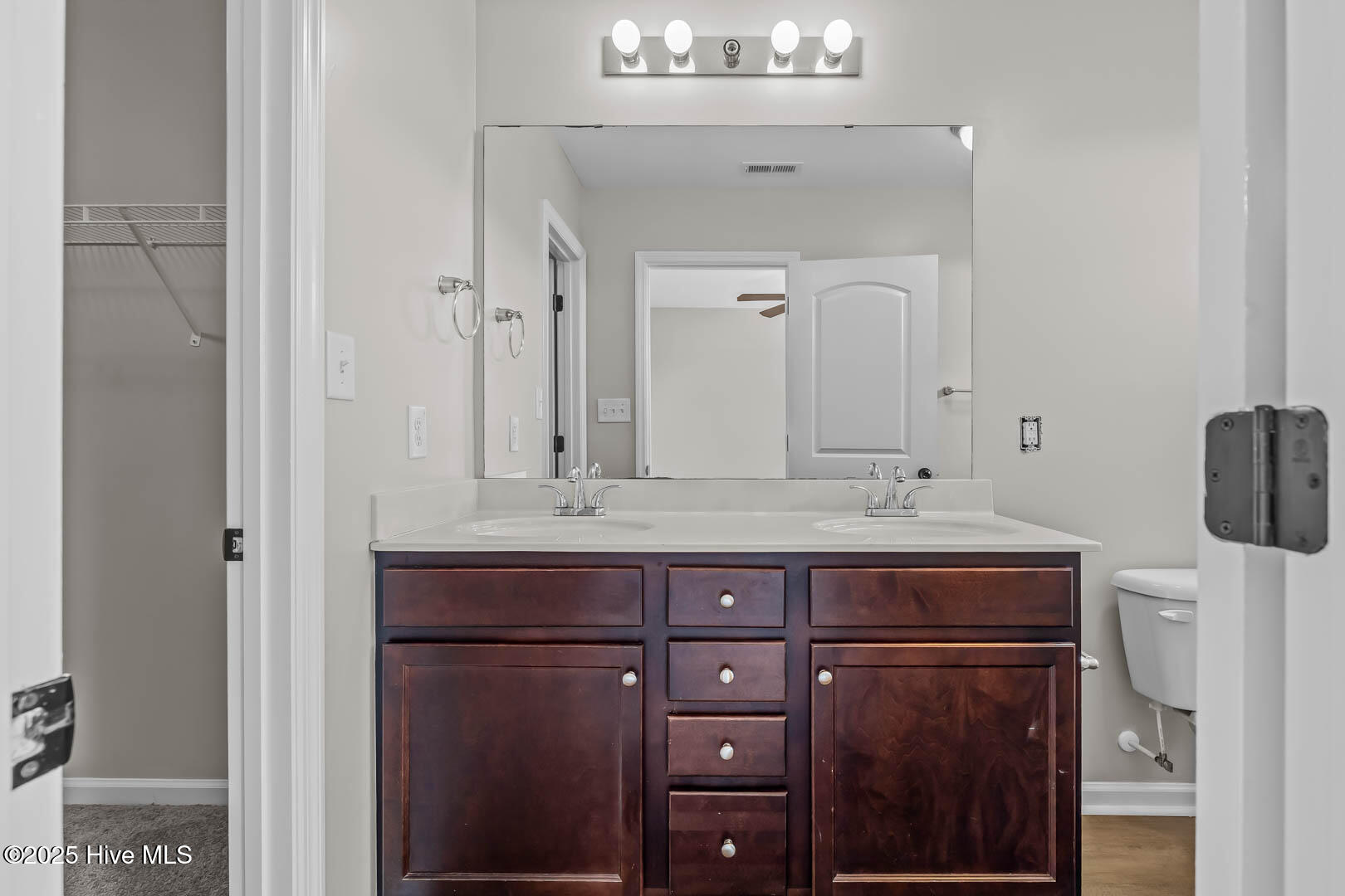 100559329 | Photo 15