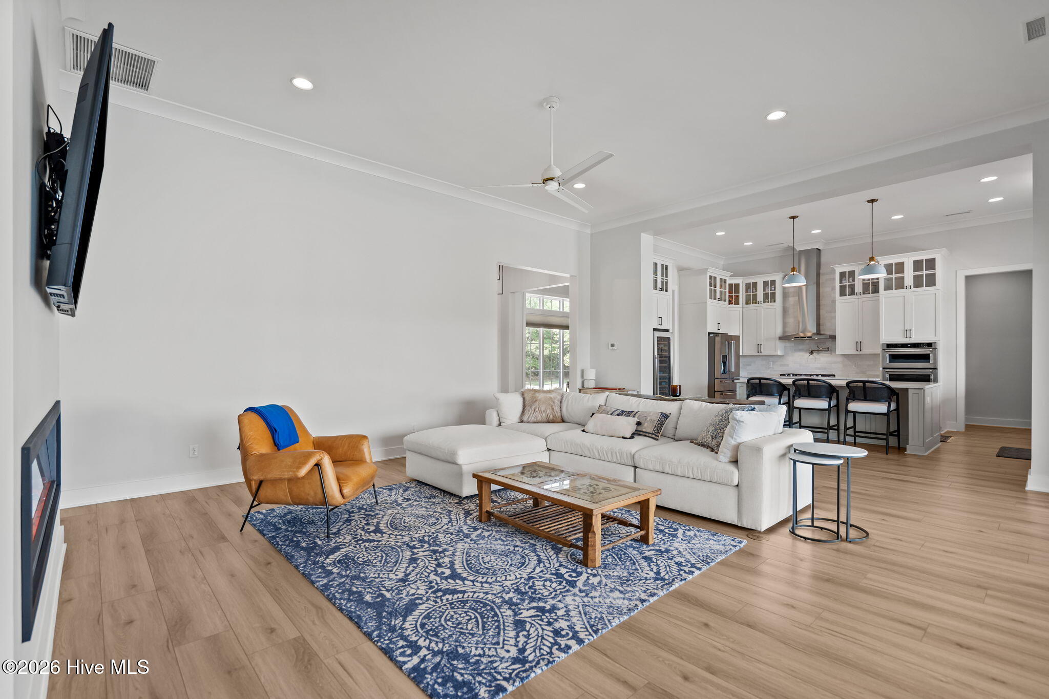 100566934 | Photo 29