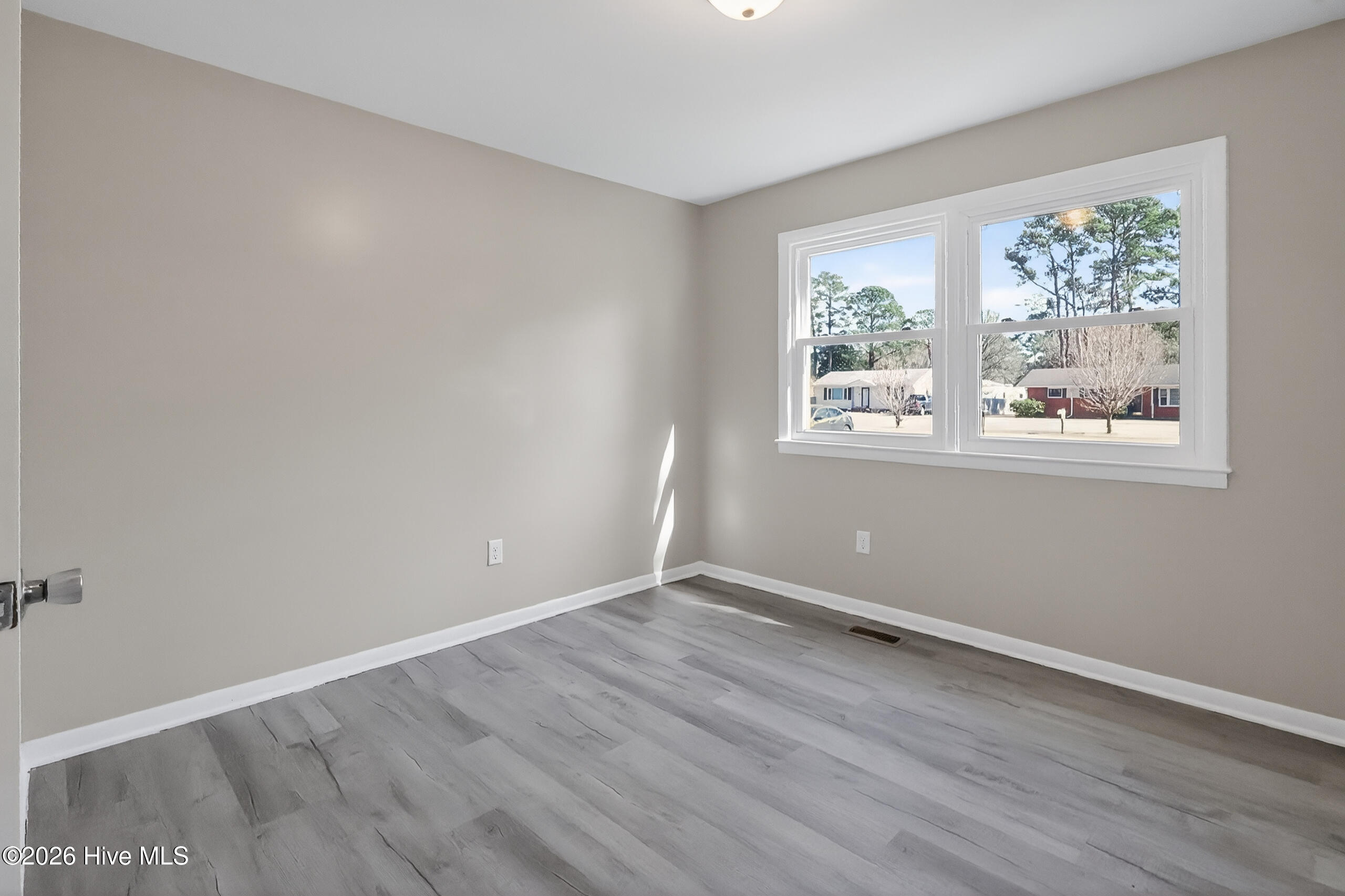 100557276 | Photo 15