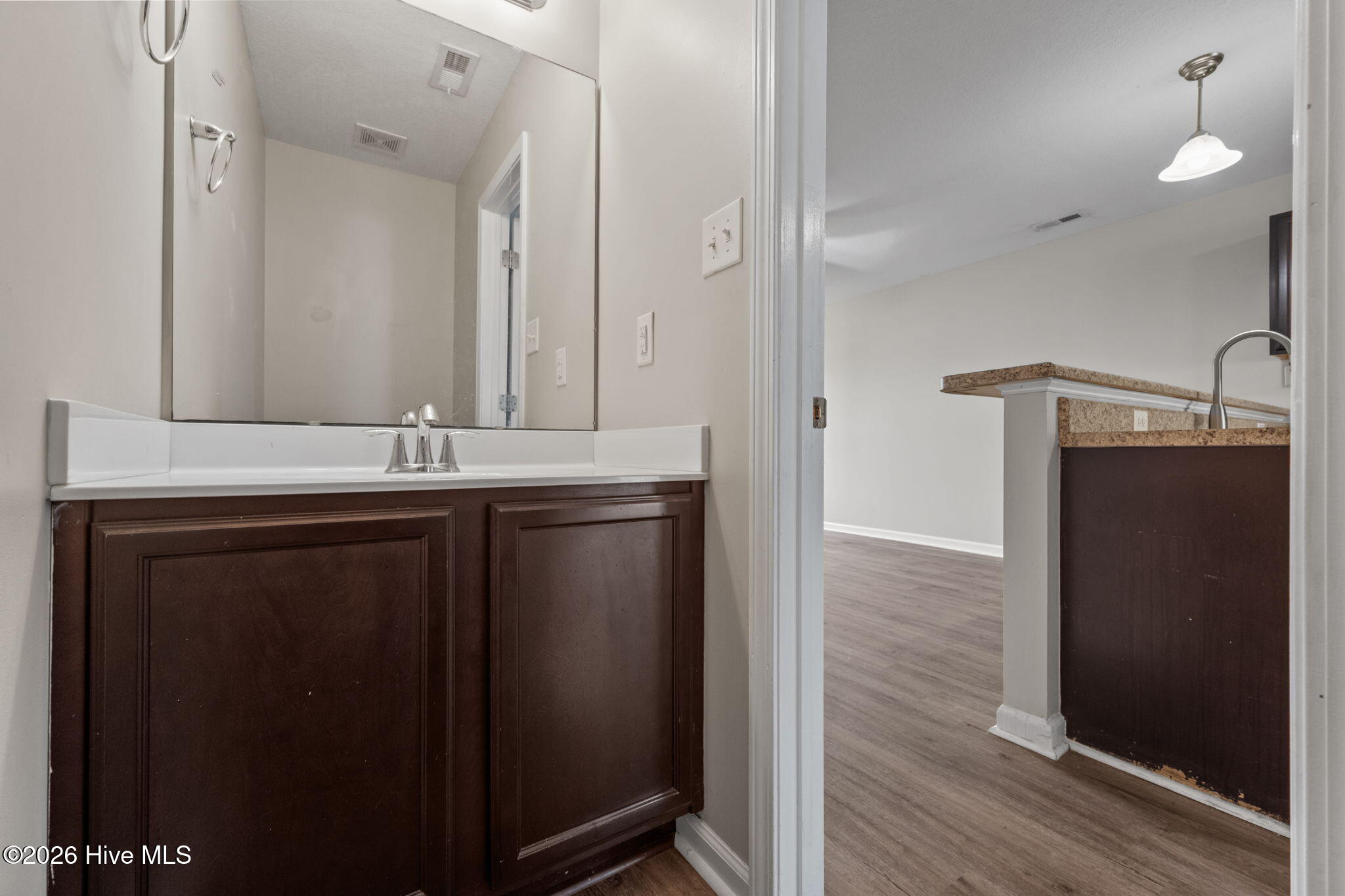 100549105 | Photo 47