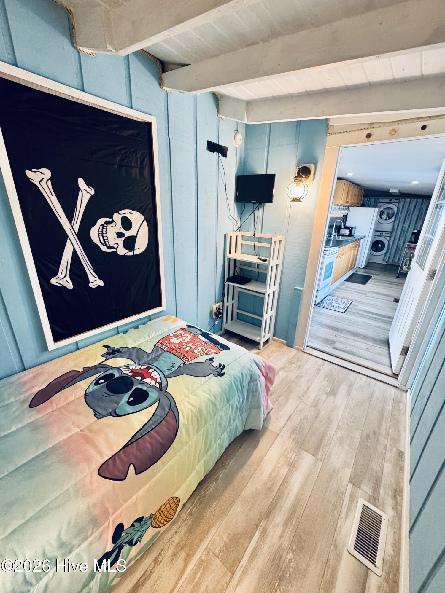 100548859 | Photo 26