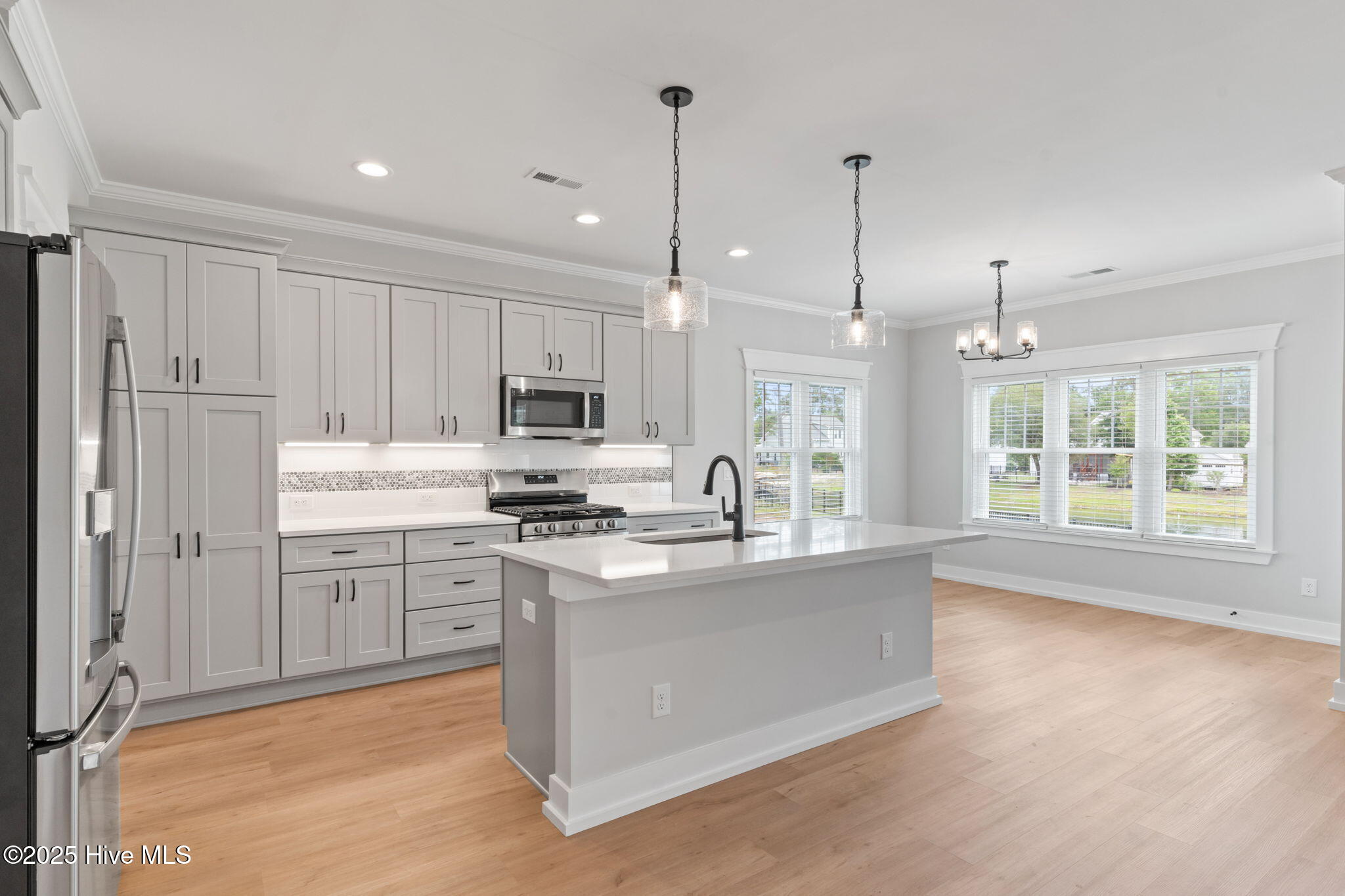 100479579 | Photo 41