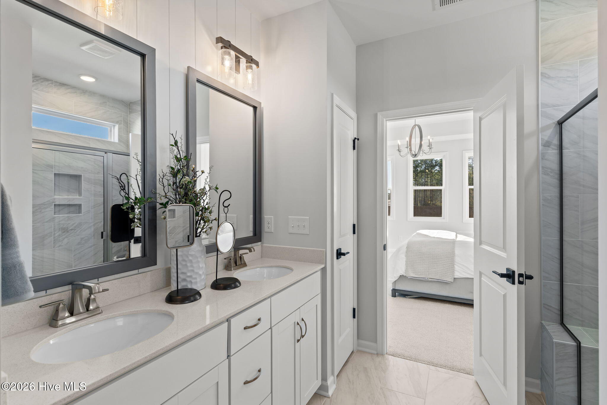 100516667 | Photo 32