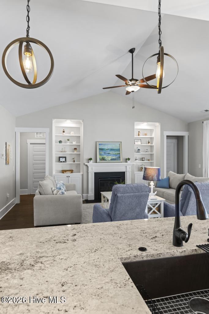 100558898 | Photo 11