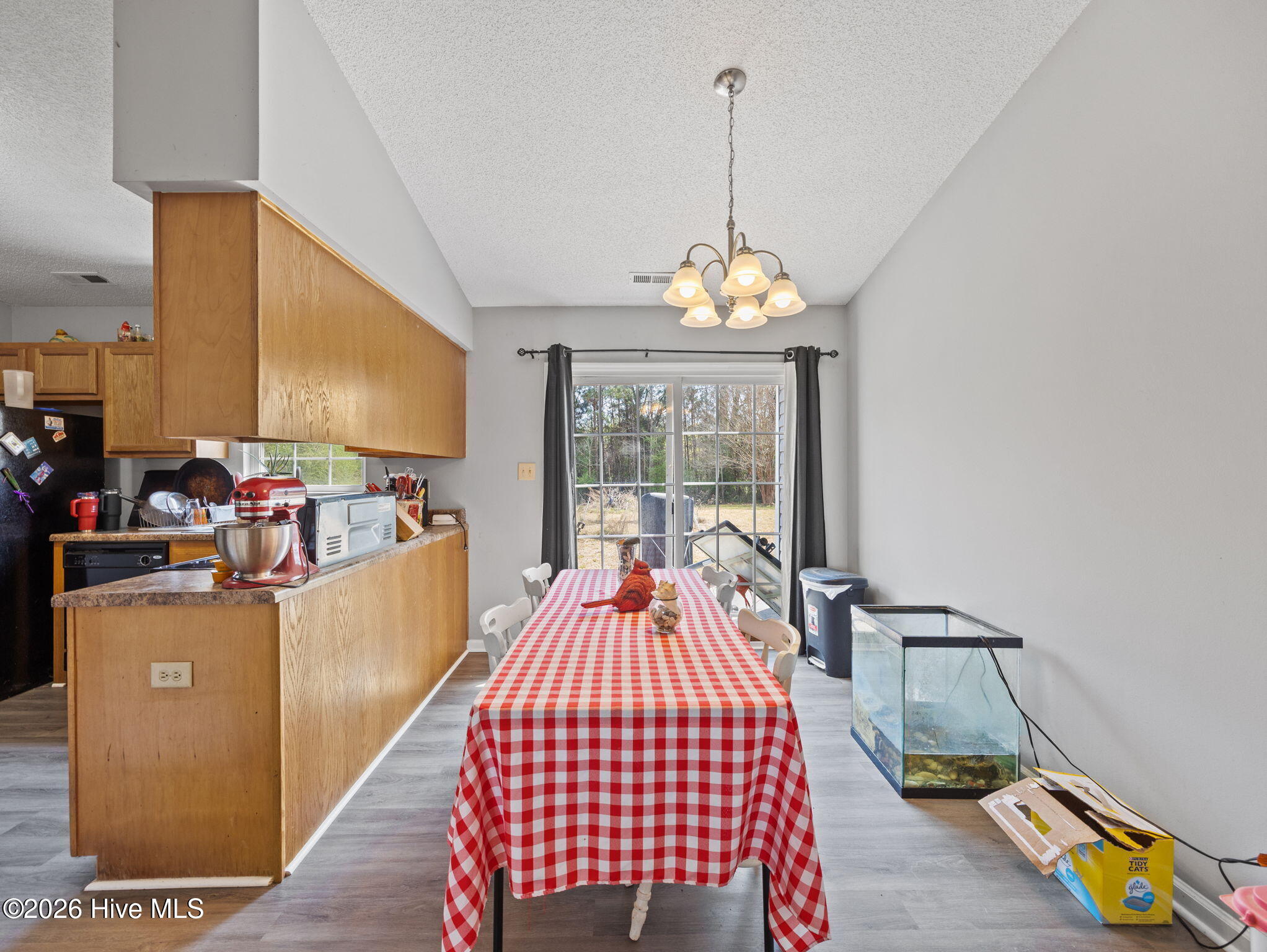 100562262 | Photo 11