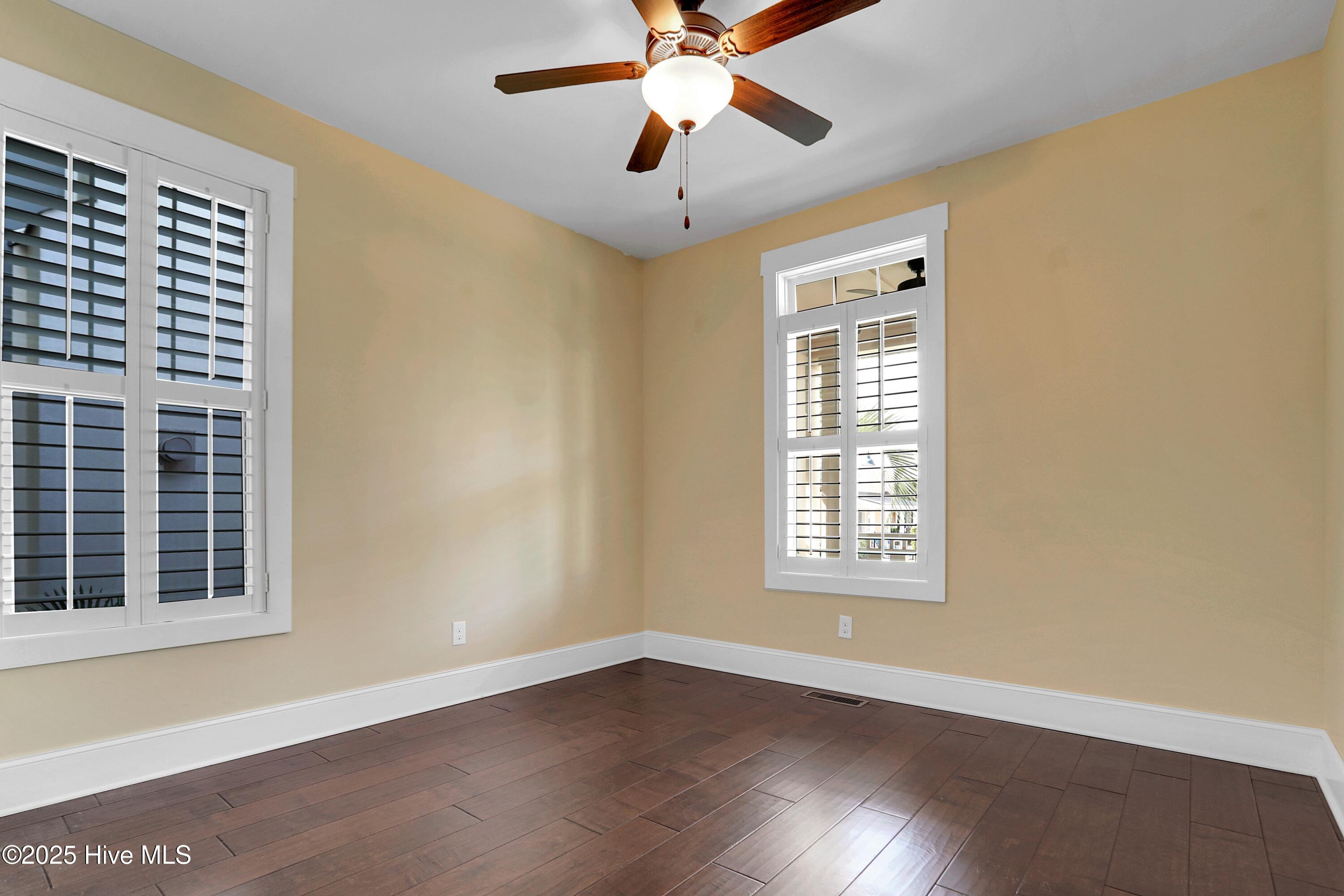 100502836 | Photo 26