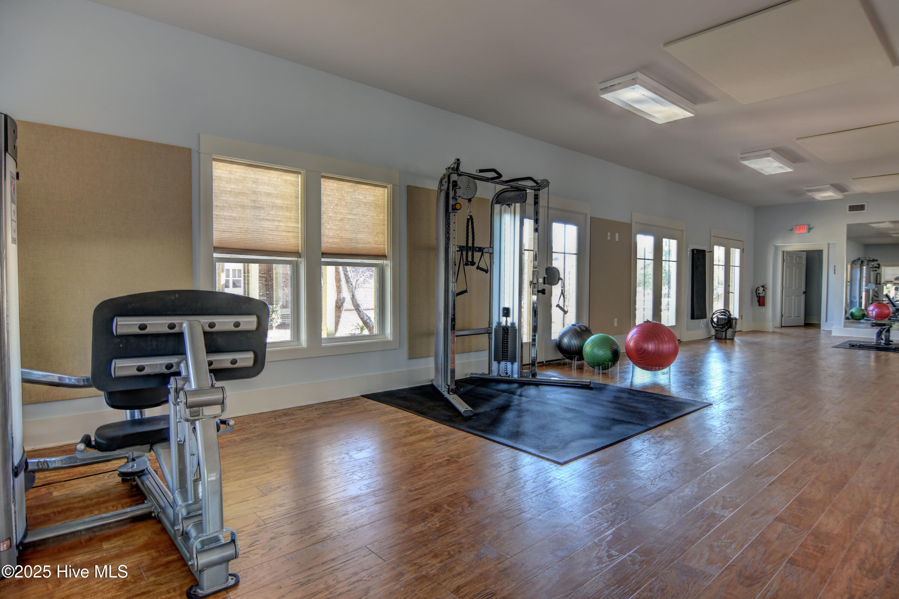 100534393 | Photo 85