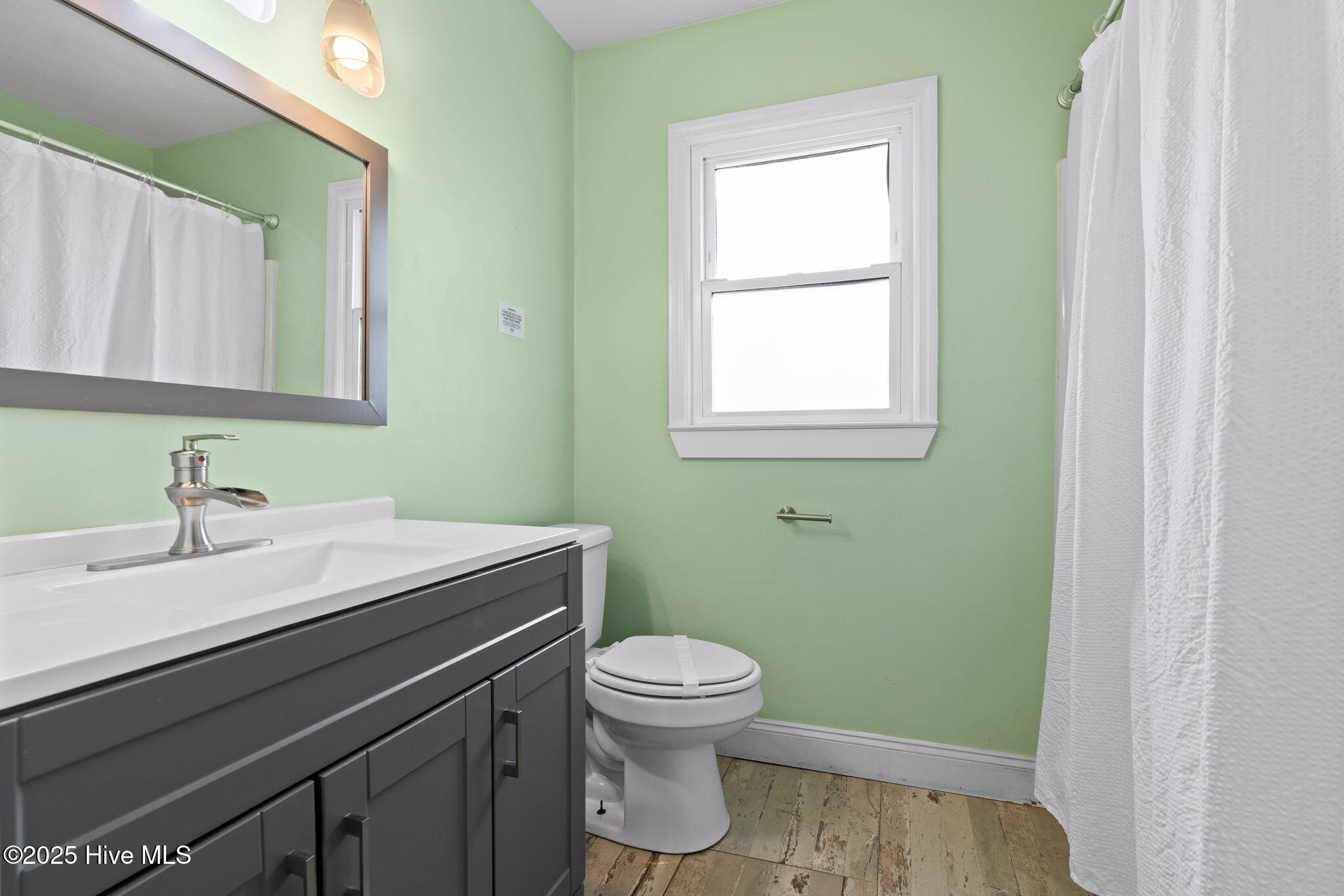 100555627 | Photo 23