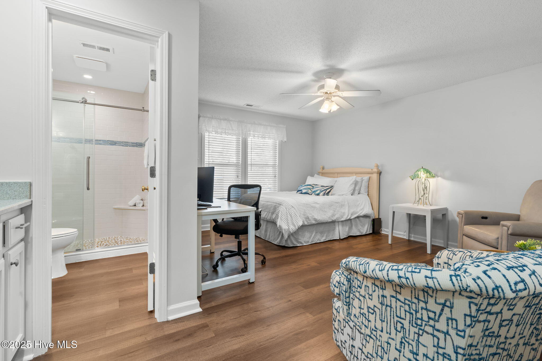 100543125 | Photo 30