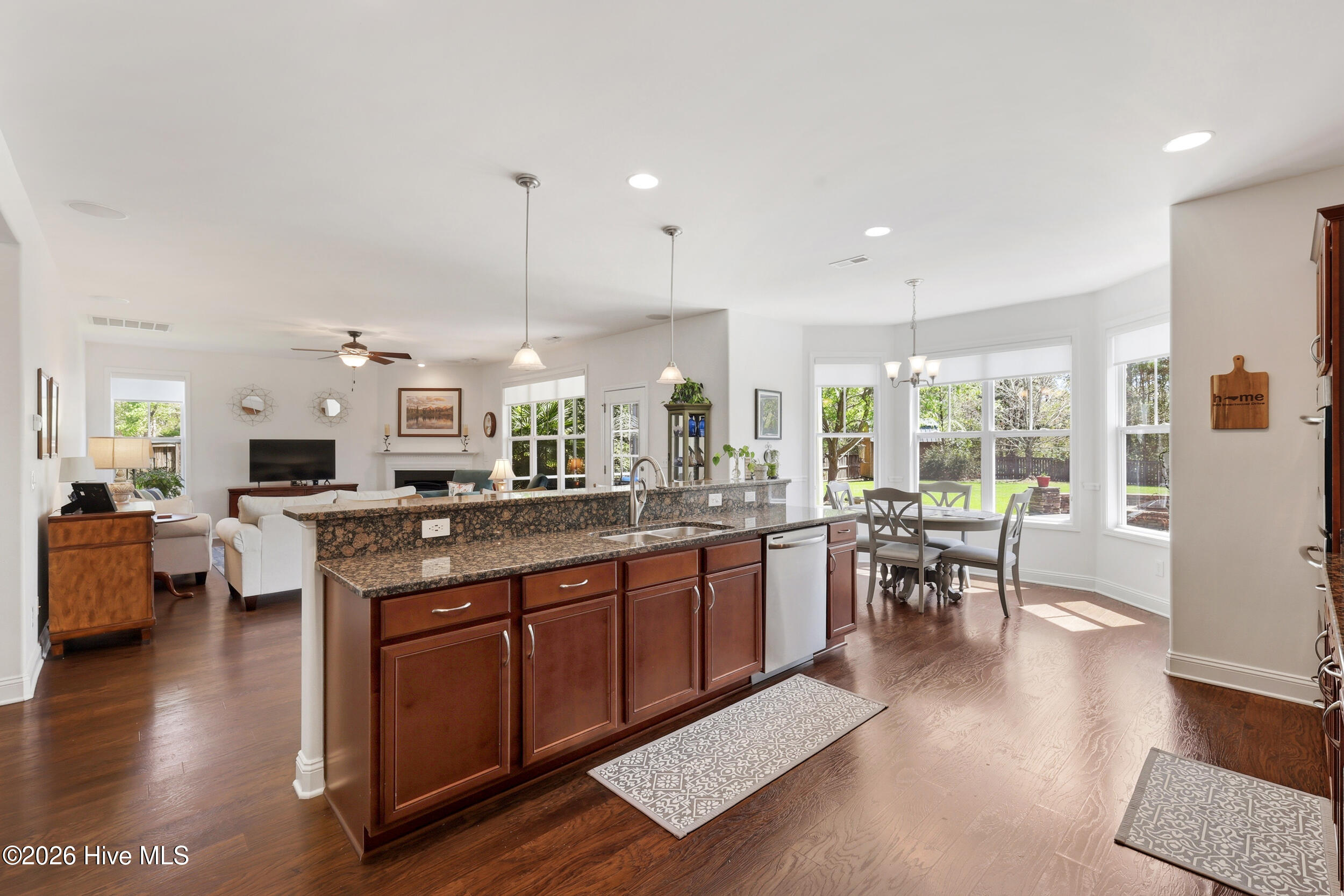 100565856 | Photo 15