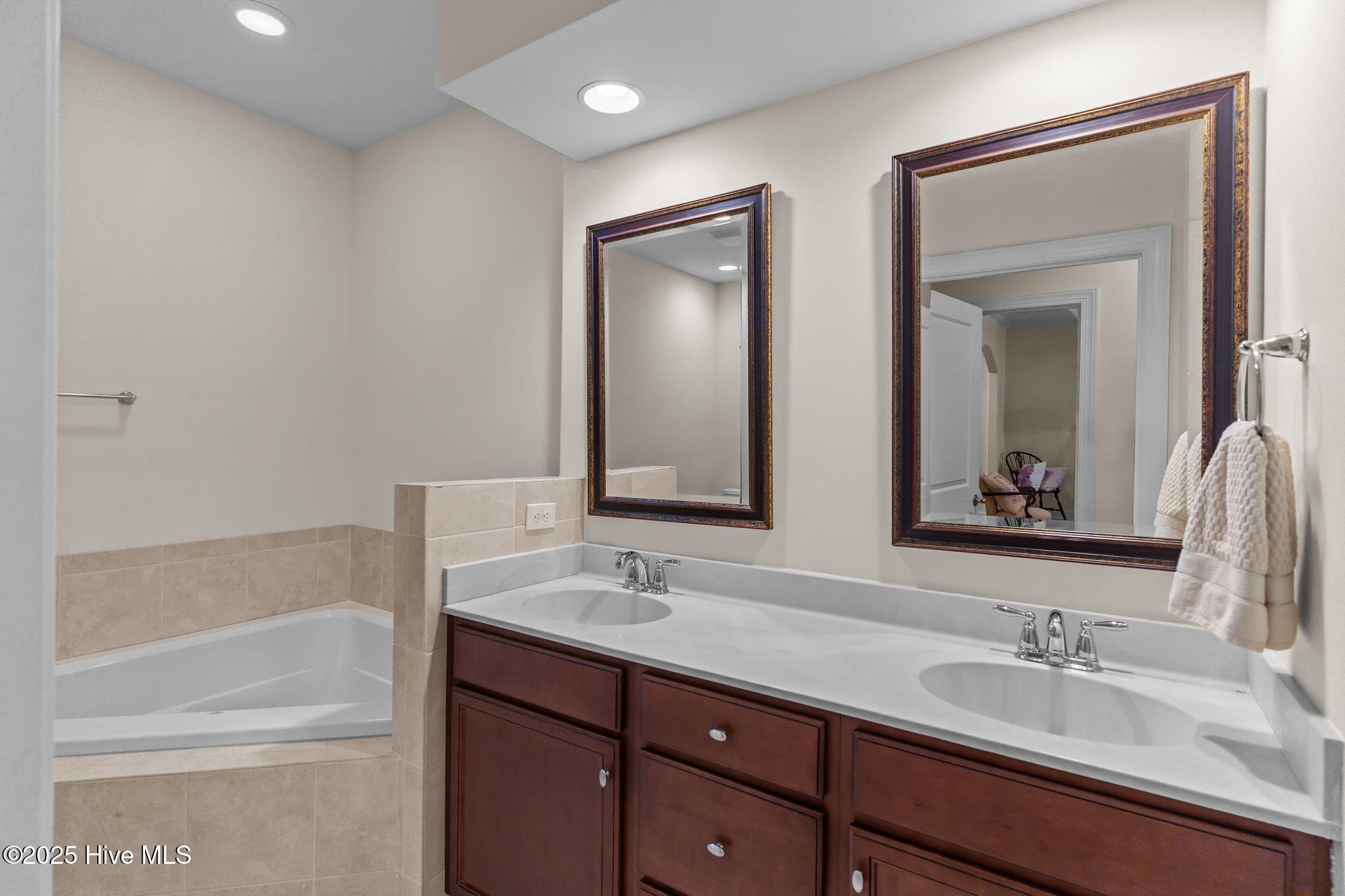 100538219 | Photo 20