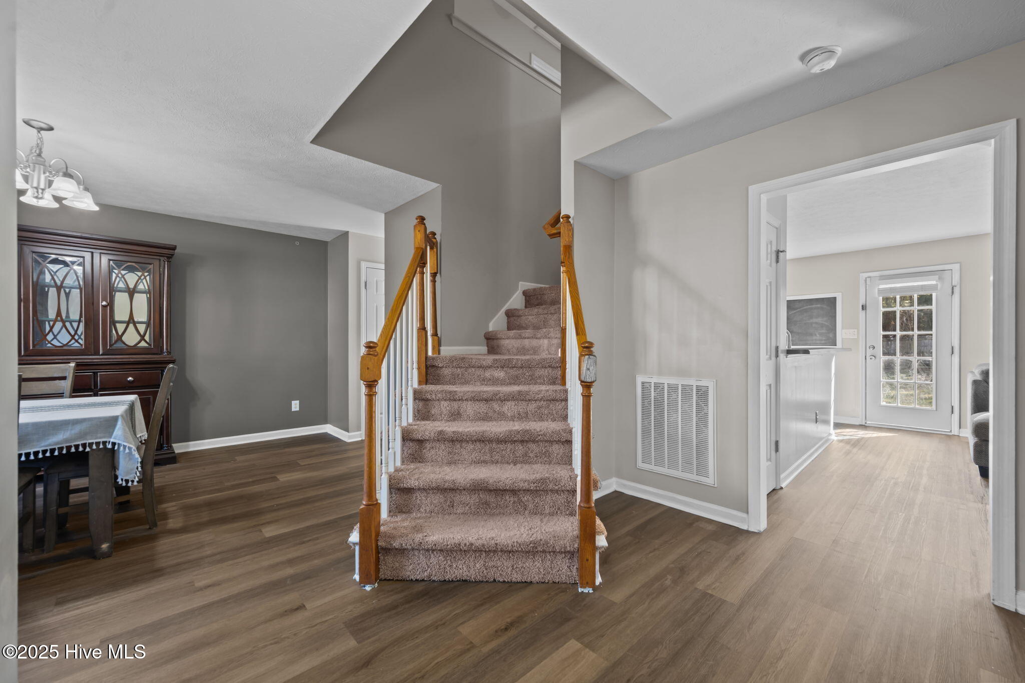 100545642 | Photo 11