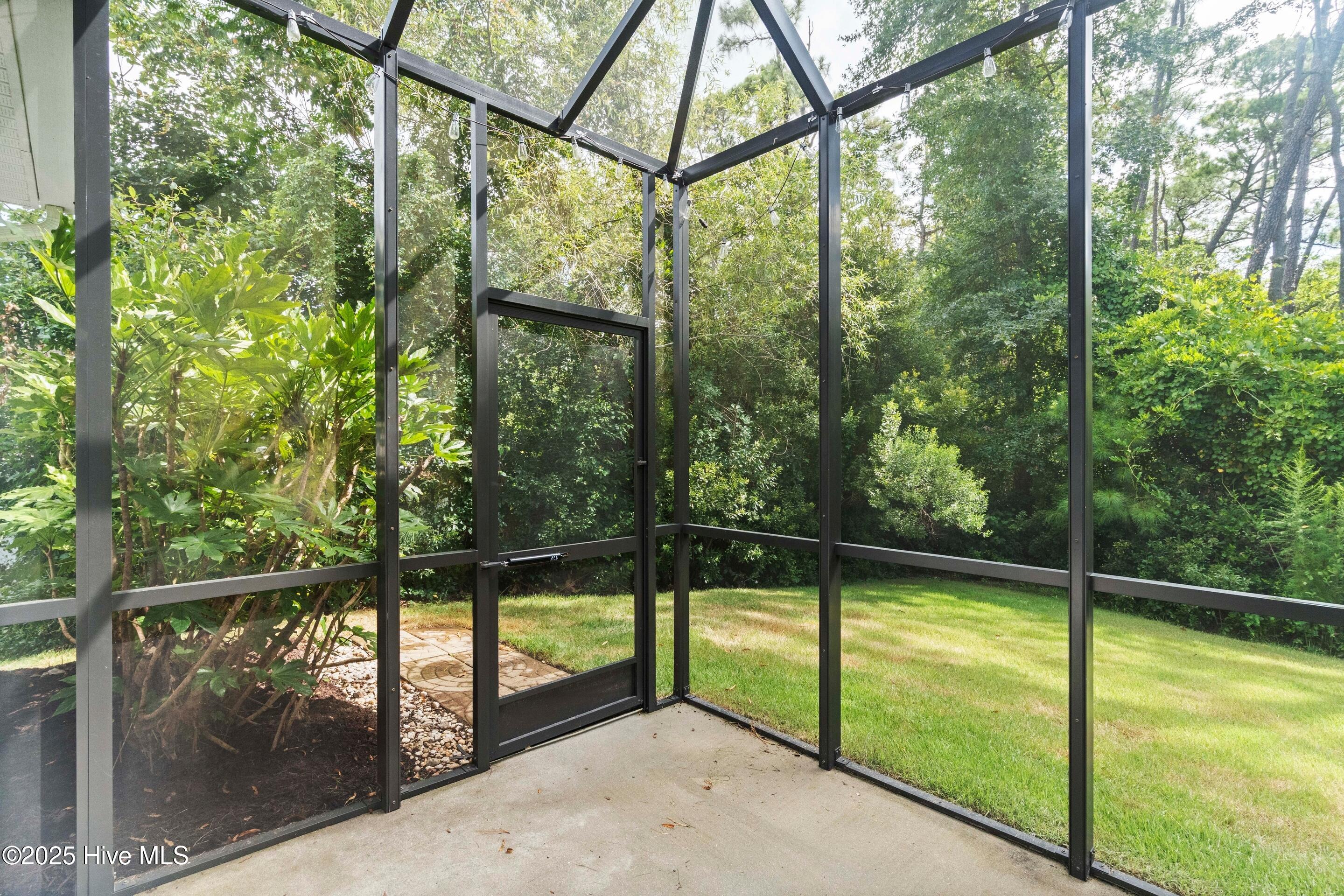 100522432 | Photo 61