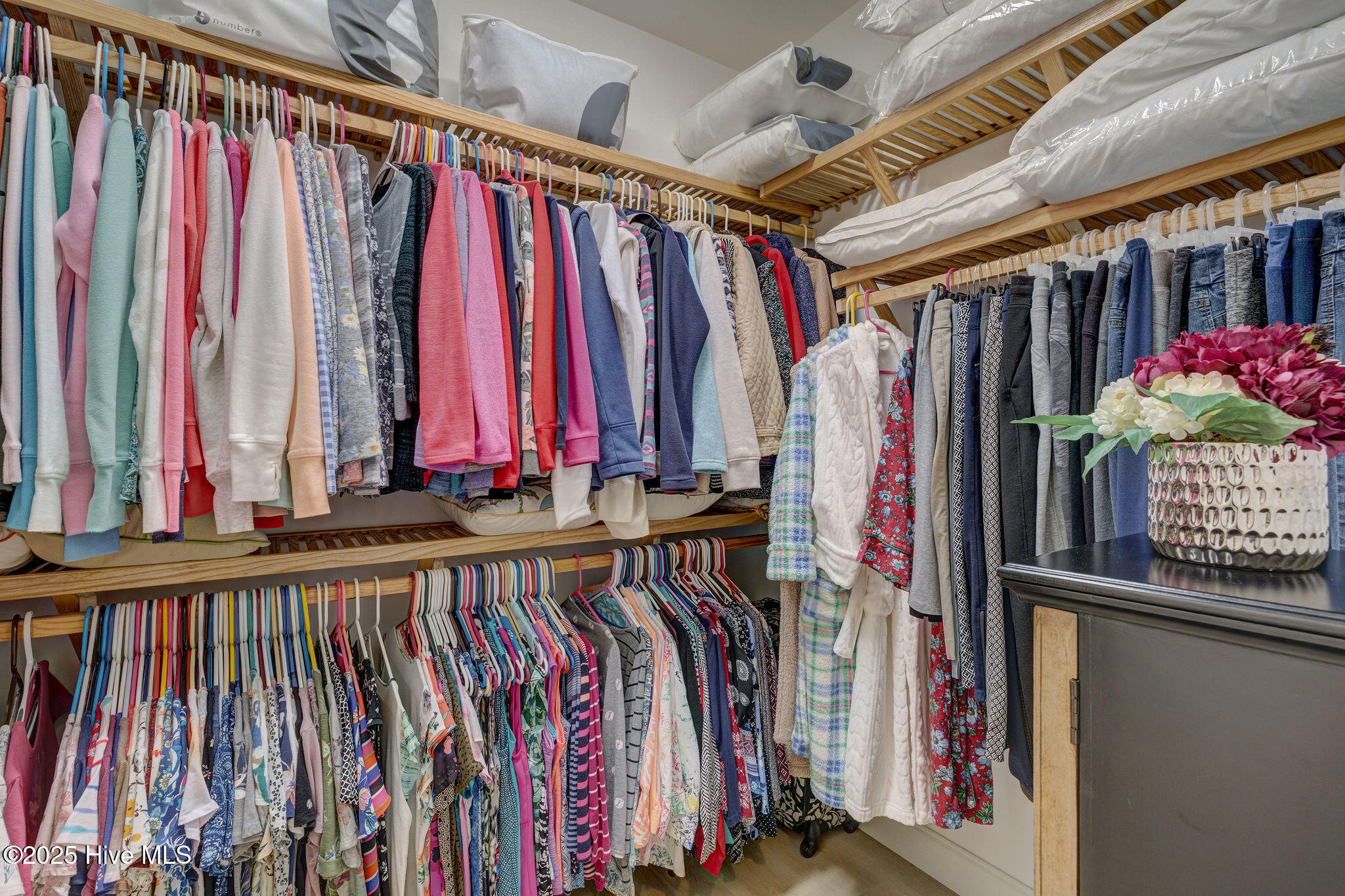 100549436 | Photo 35