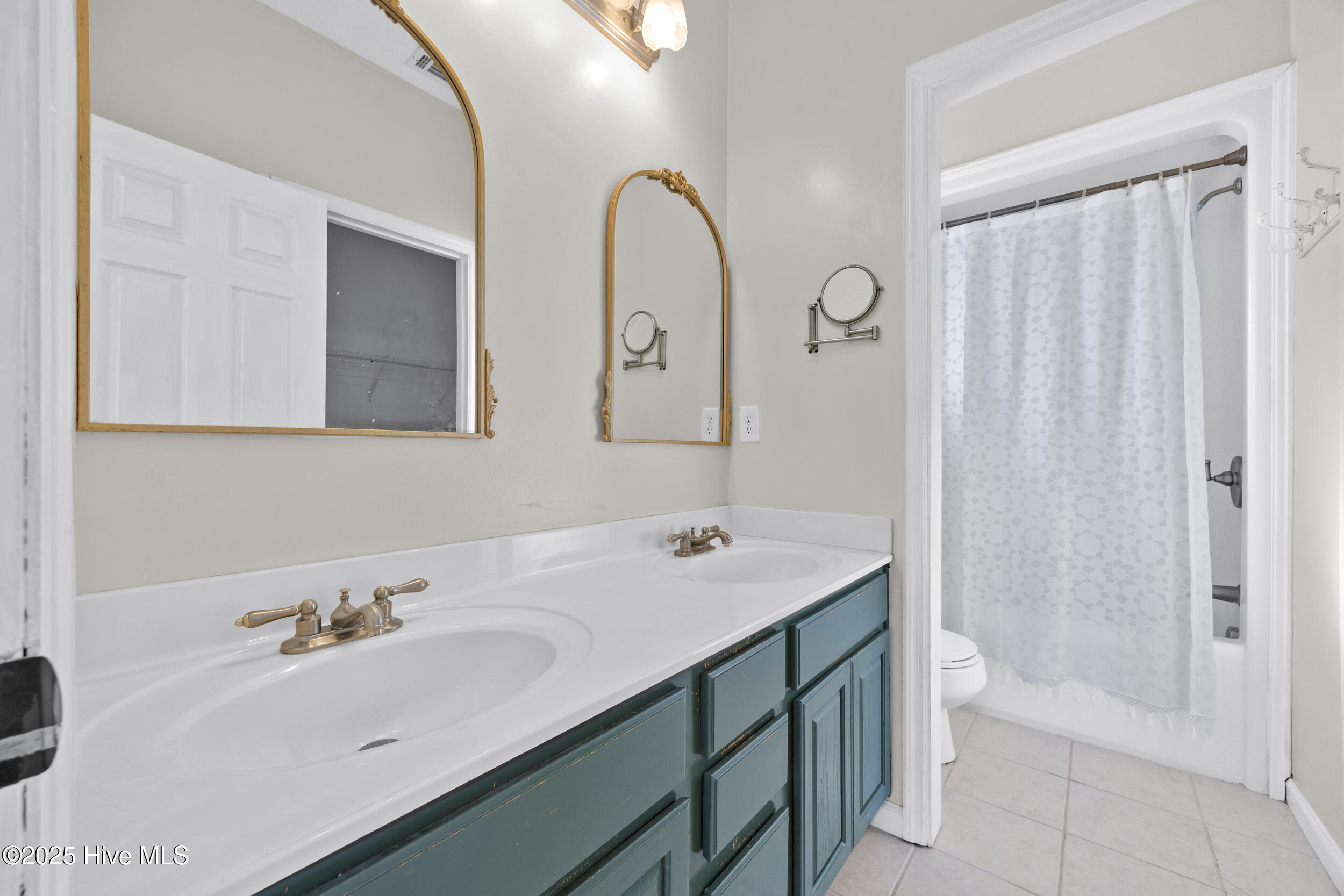 100545669 | Photo 27