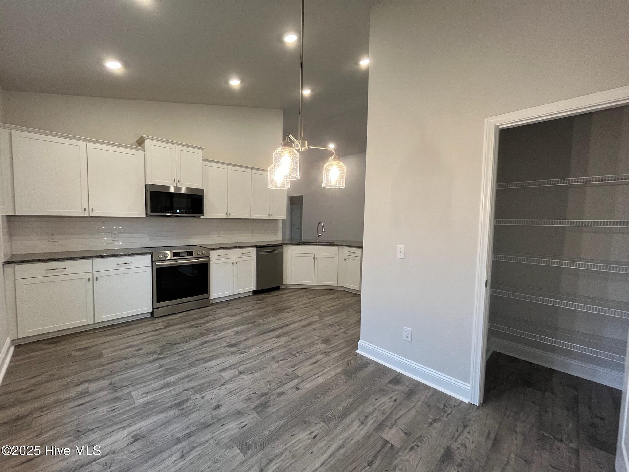 100452357 | Photo 14