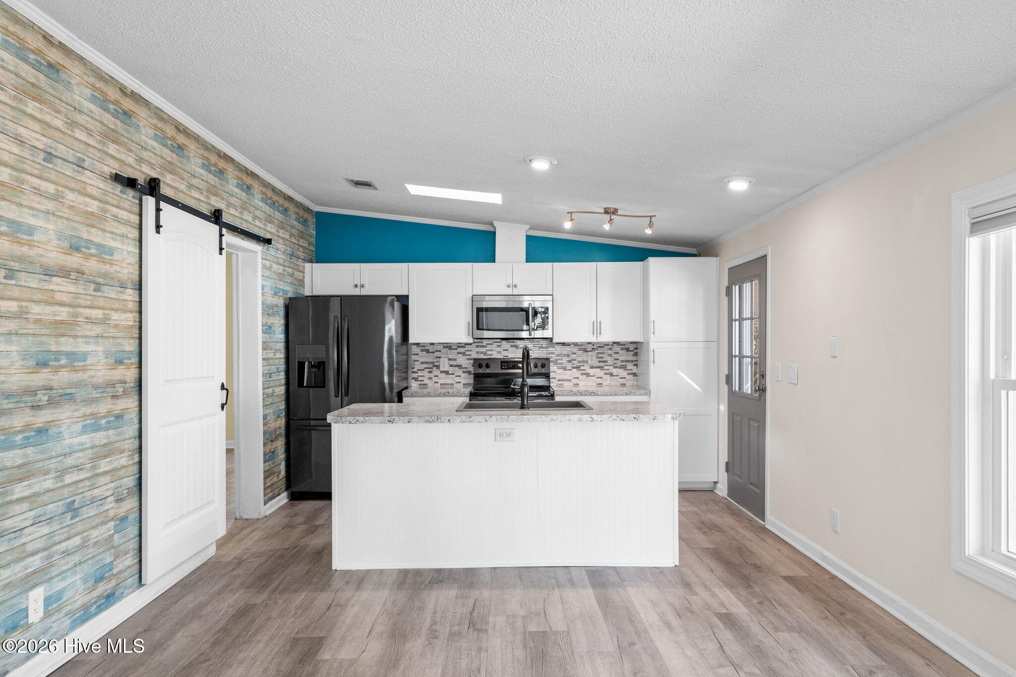 100555221 | Photo 11