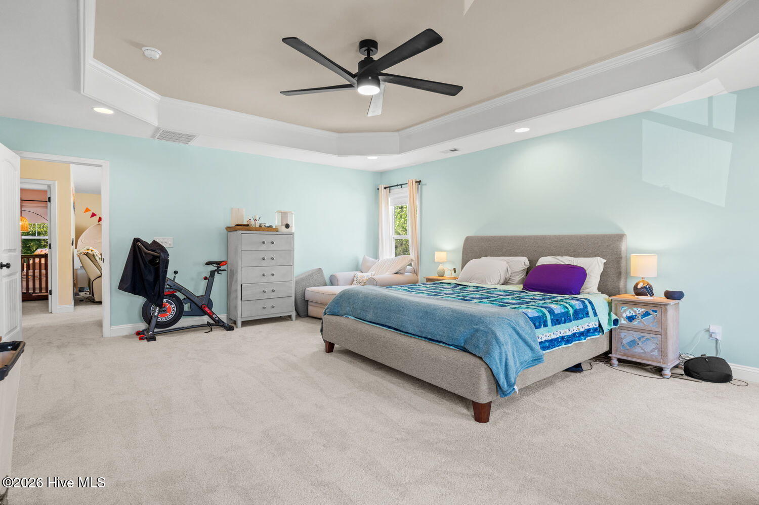 100566892 | Photo 32