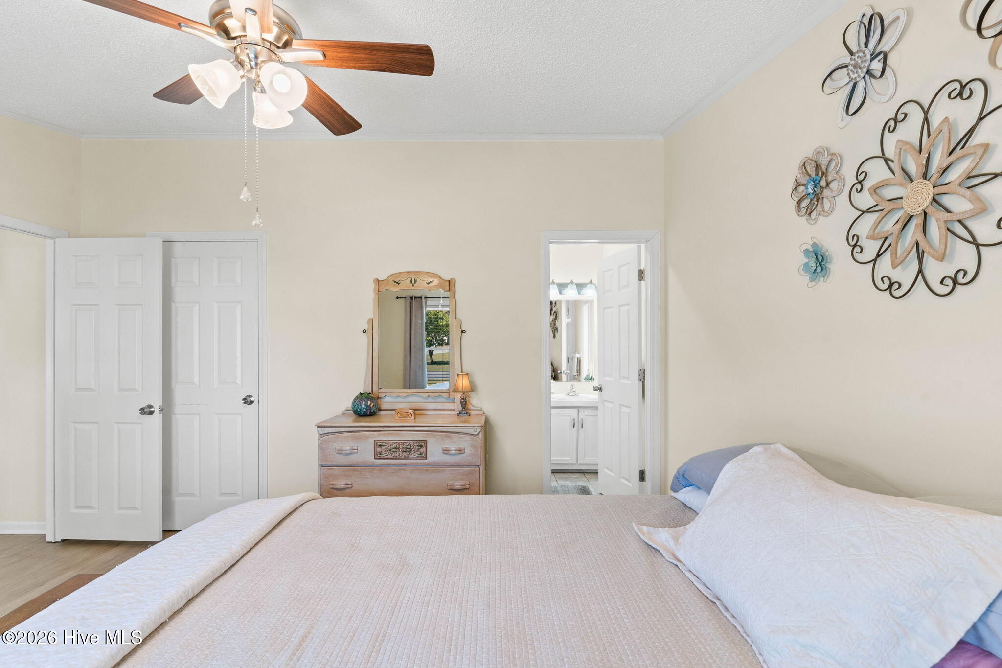 100565575 | Photo 14