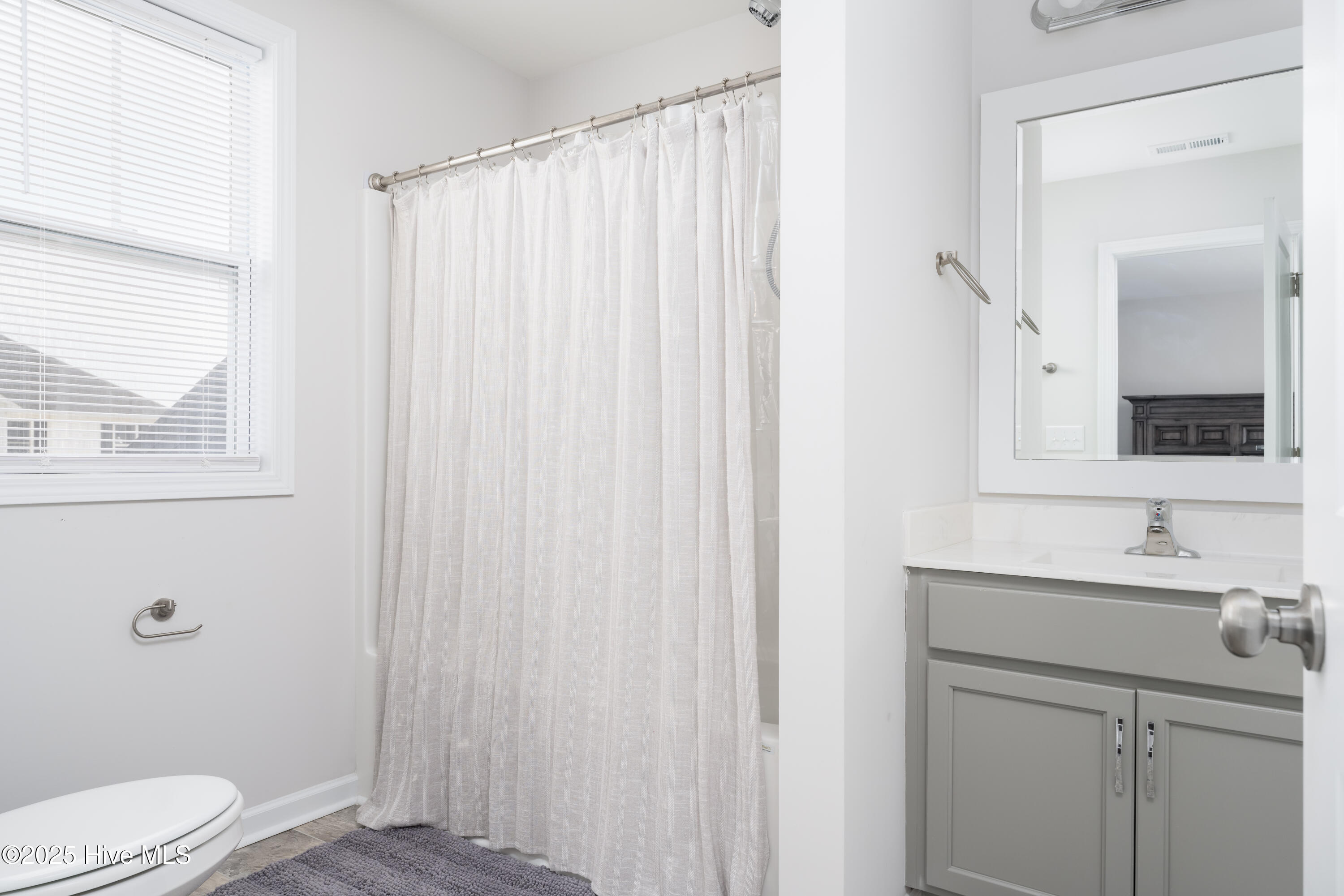 100543262 | Photo 19