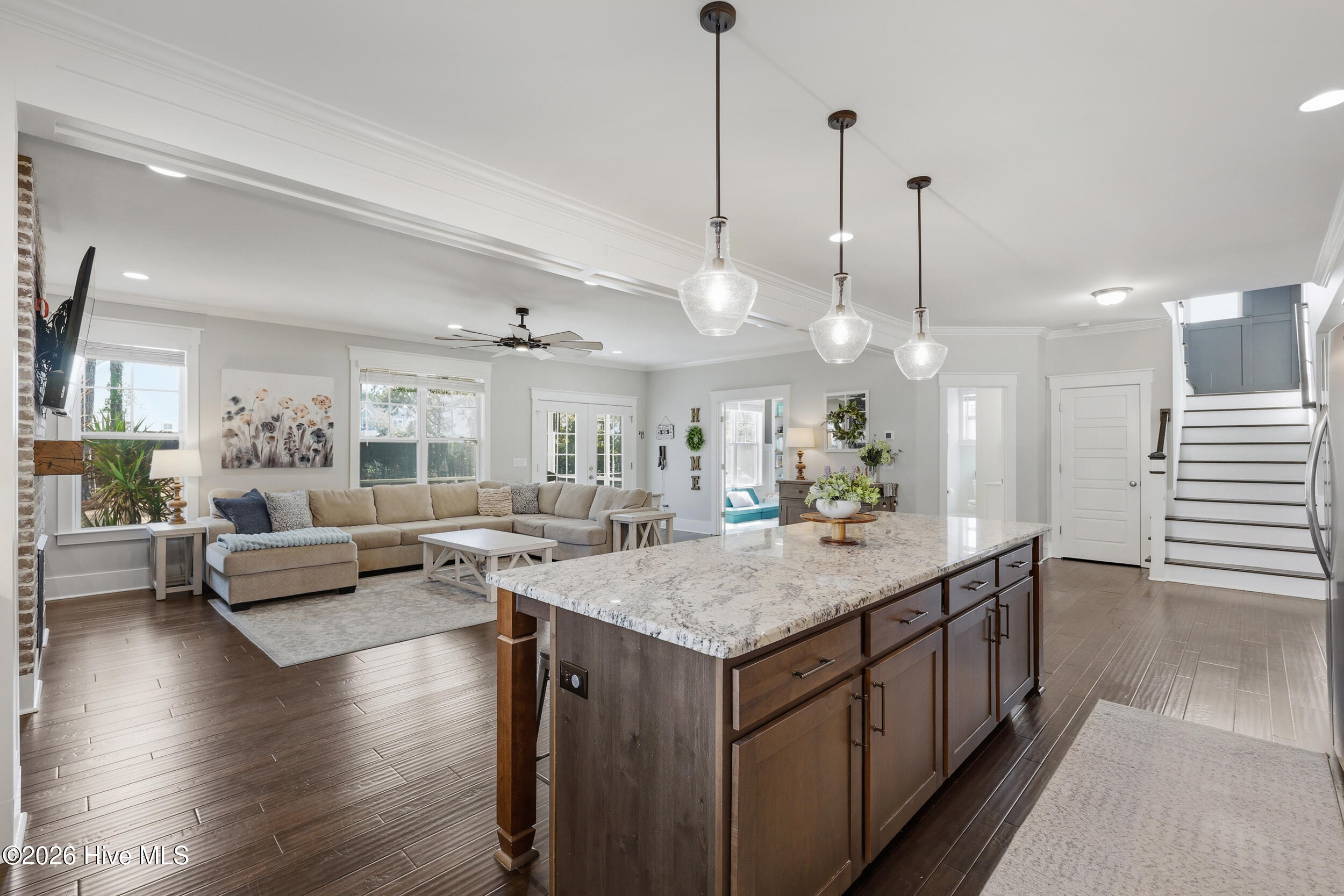 100561471 | Photo 16