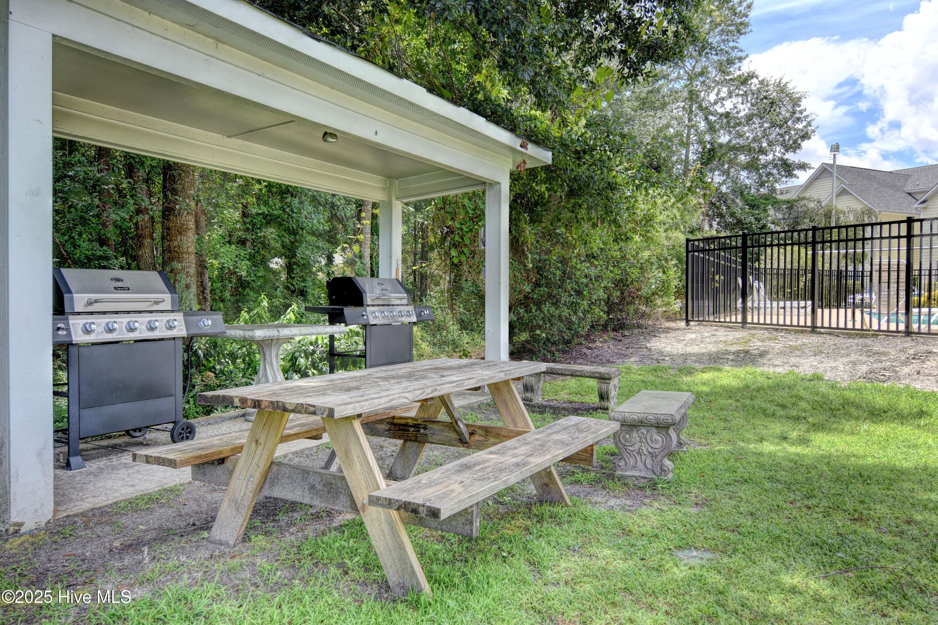 100533943 | Photo 27