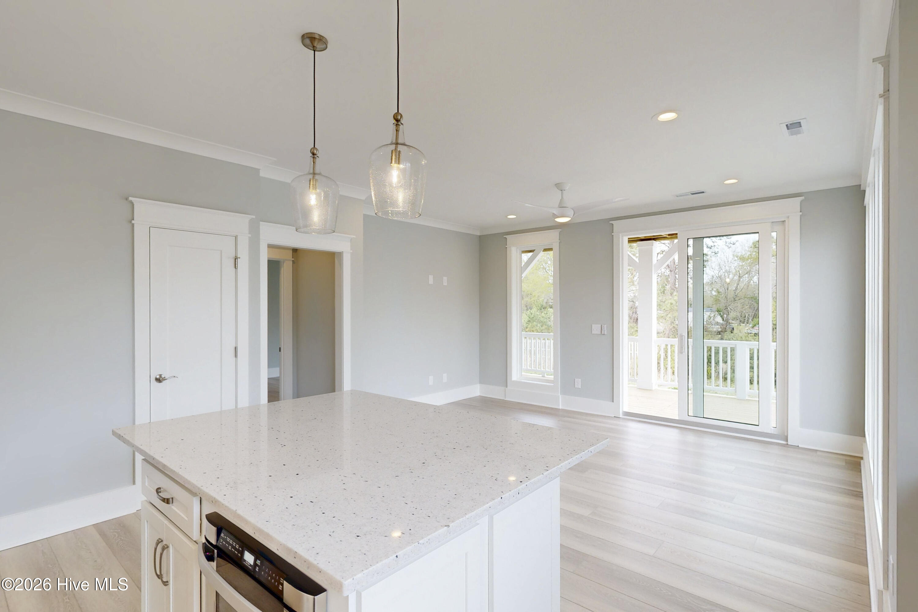 100559746 | Photo 44