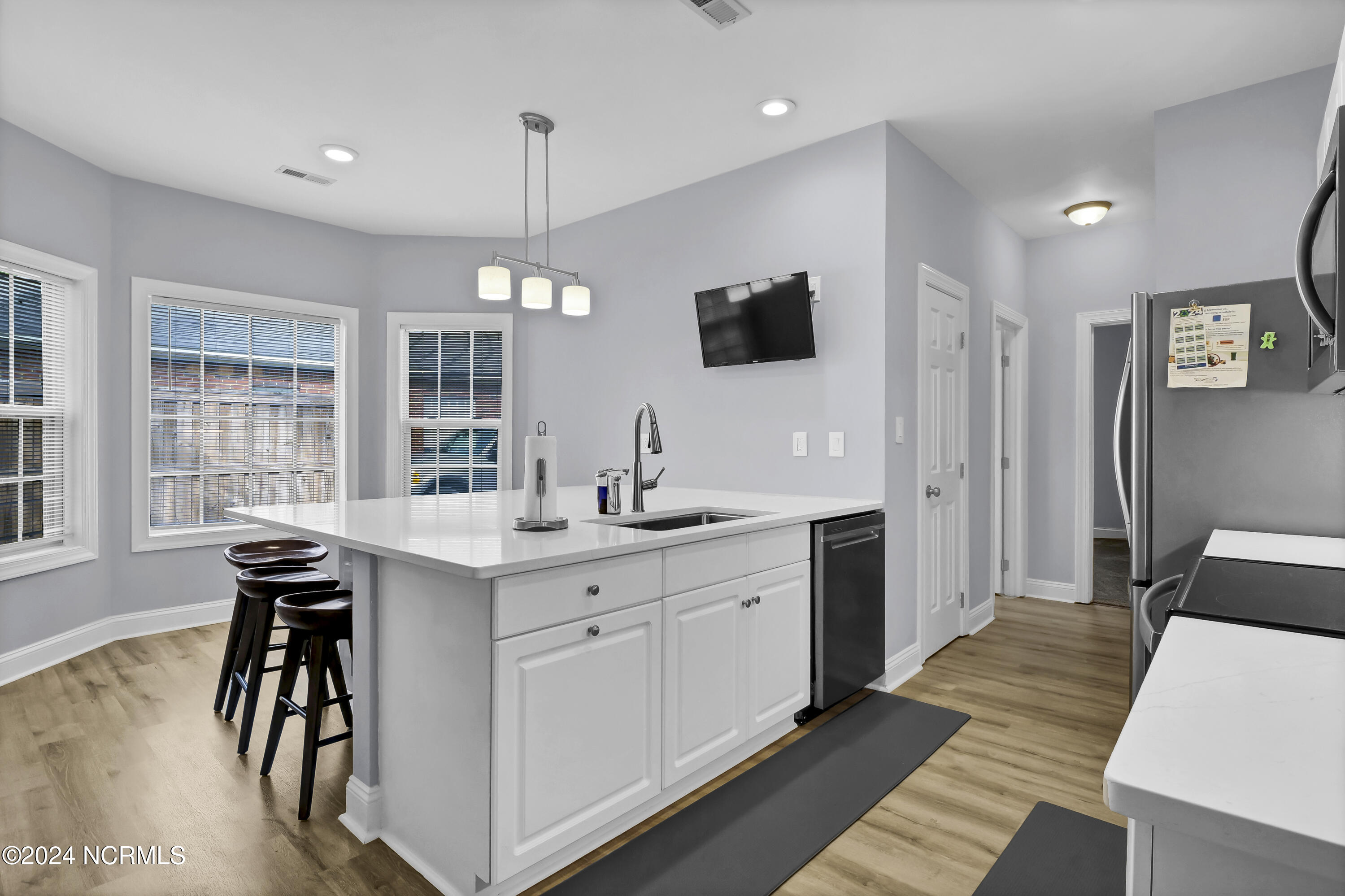 100567589 | Photo 10