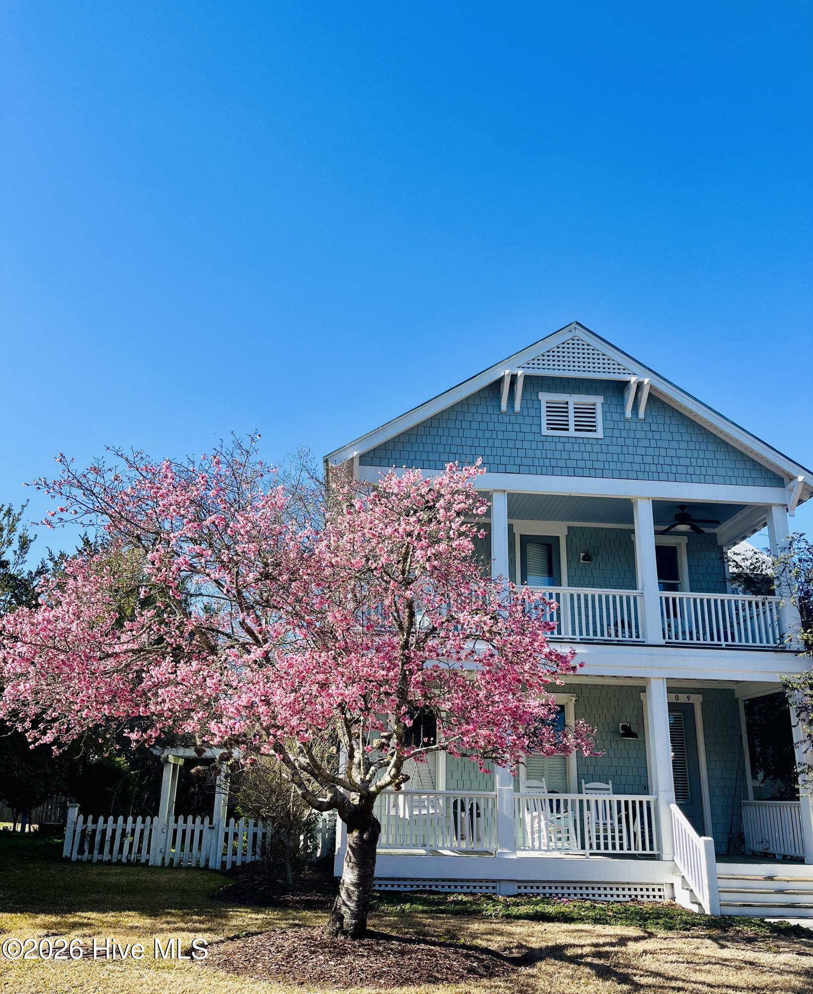 100569921 | Photo 50