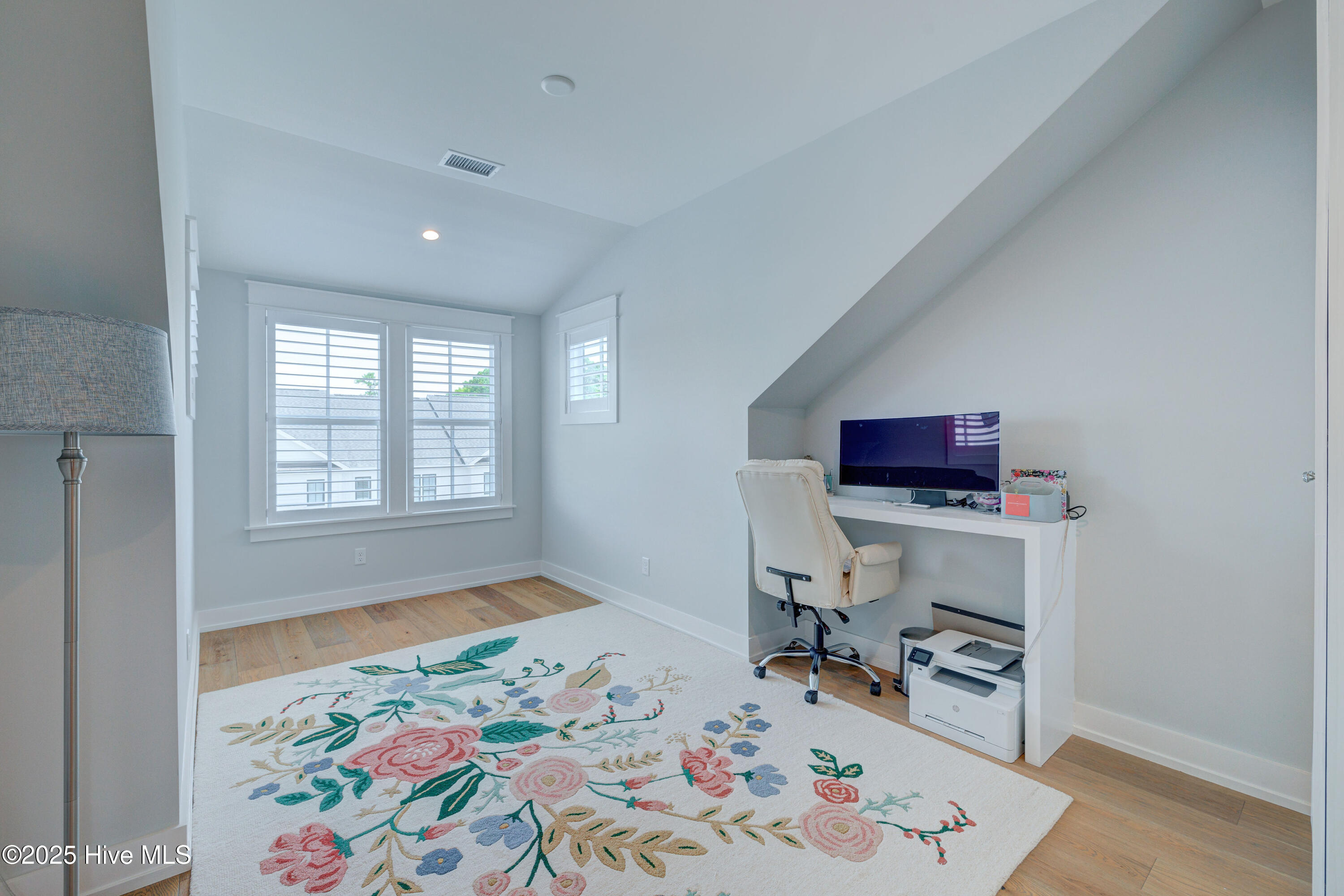 100556960 | Photo 30