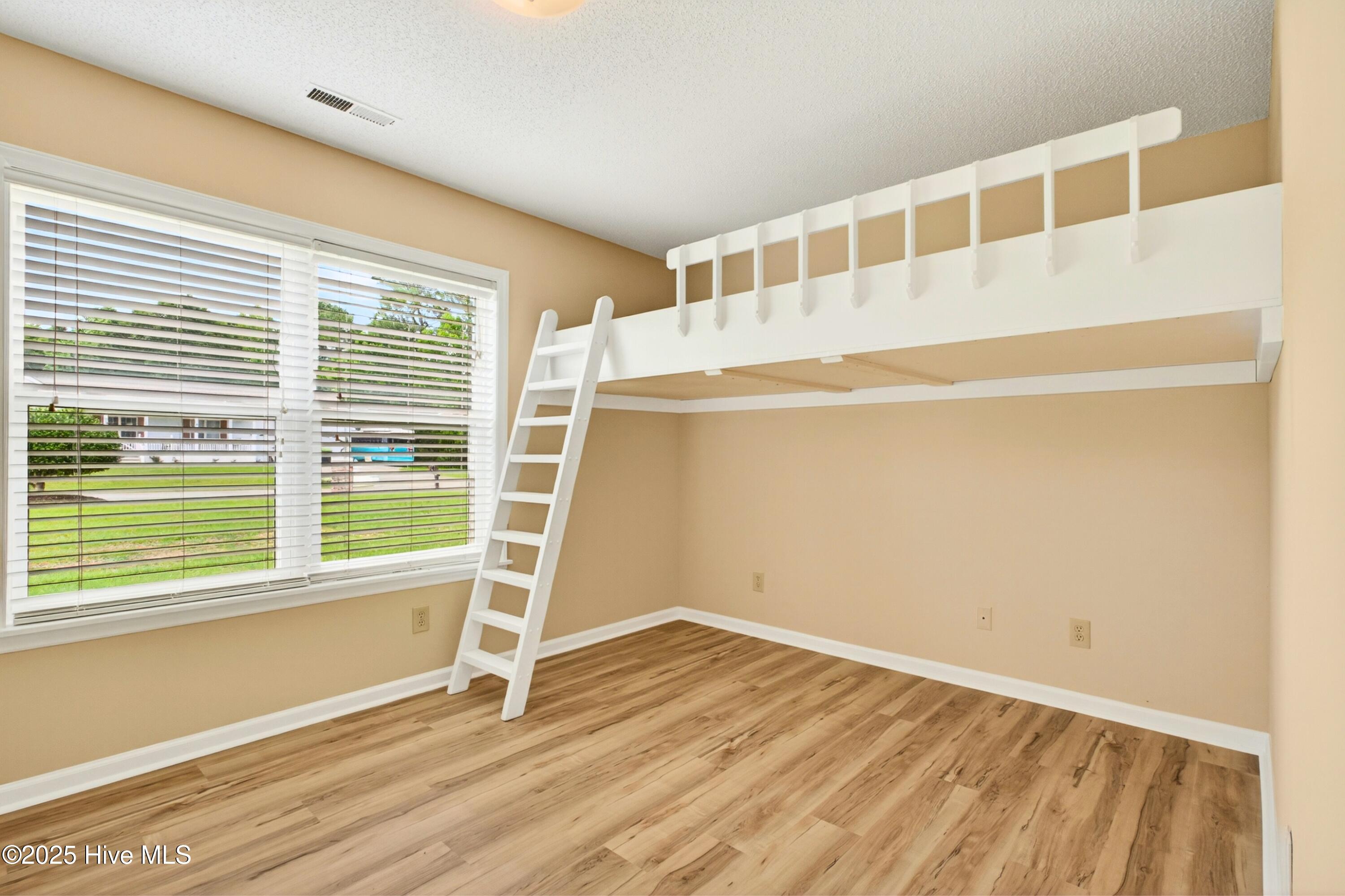 100513022 | Photo 17