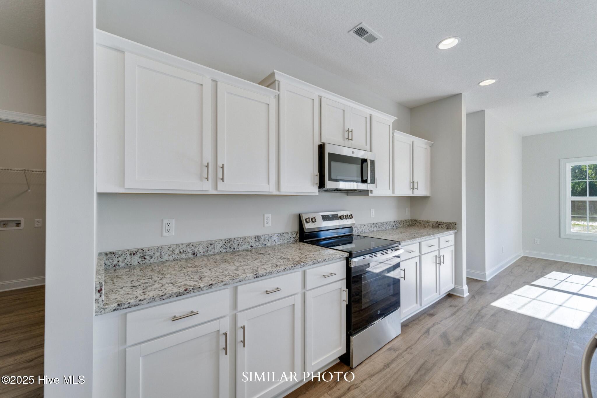 100521775 | Photo 17