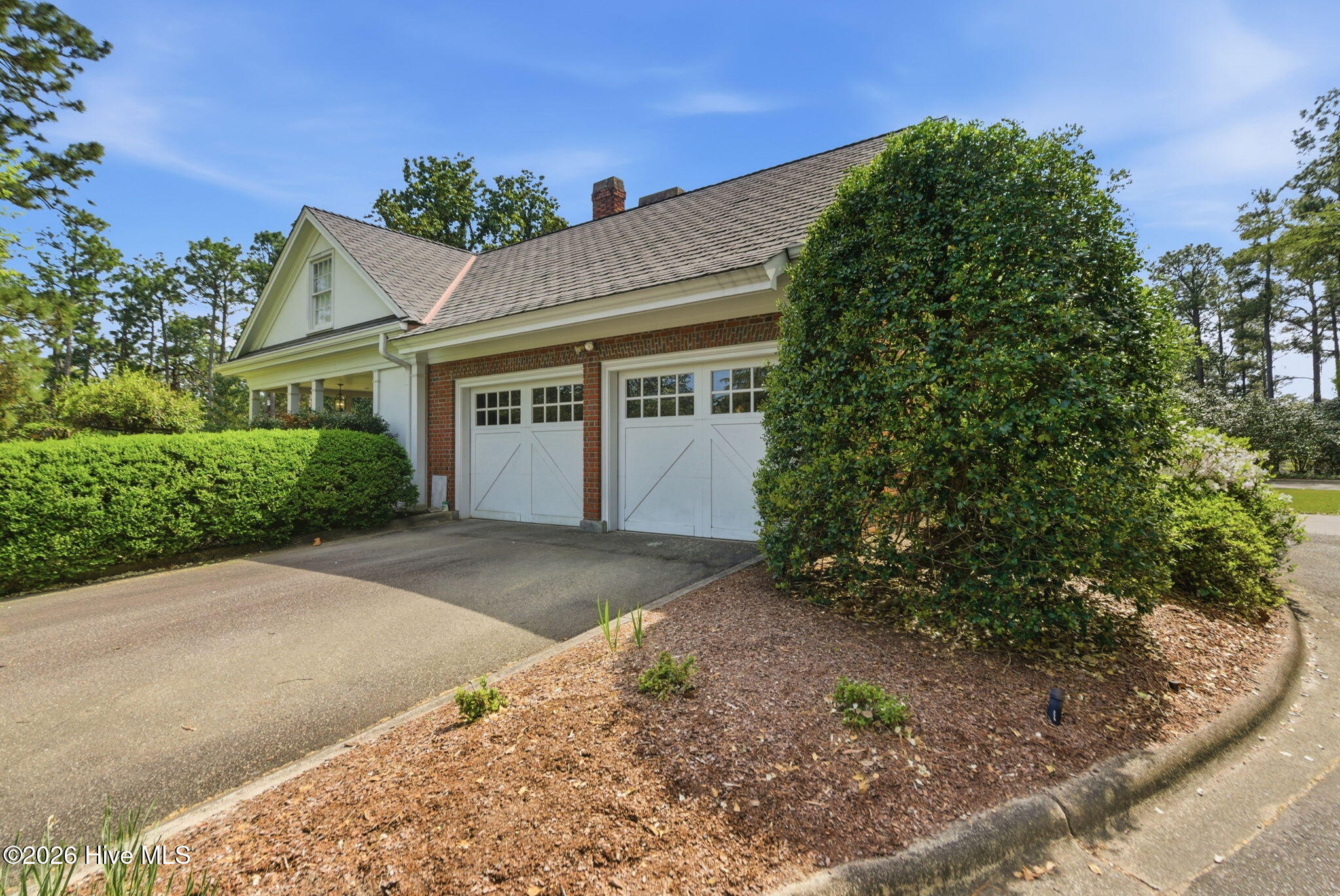 Side driveway to garage