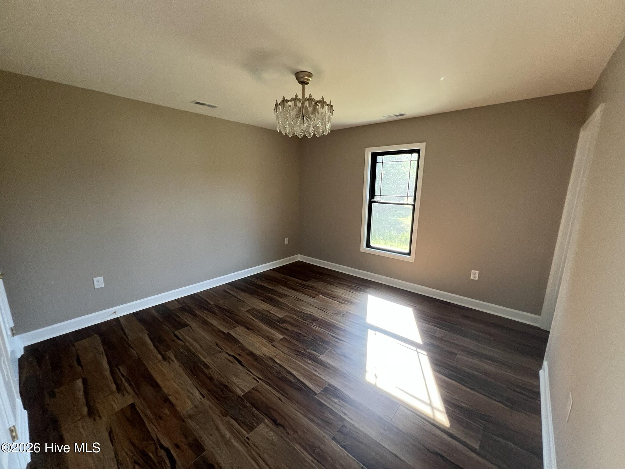 100569218 | Photo 16