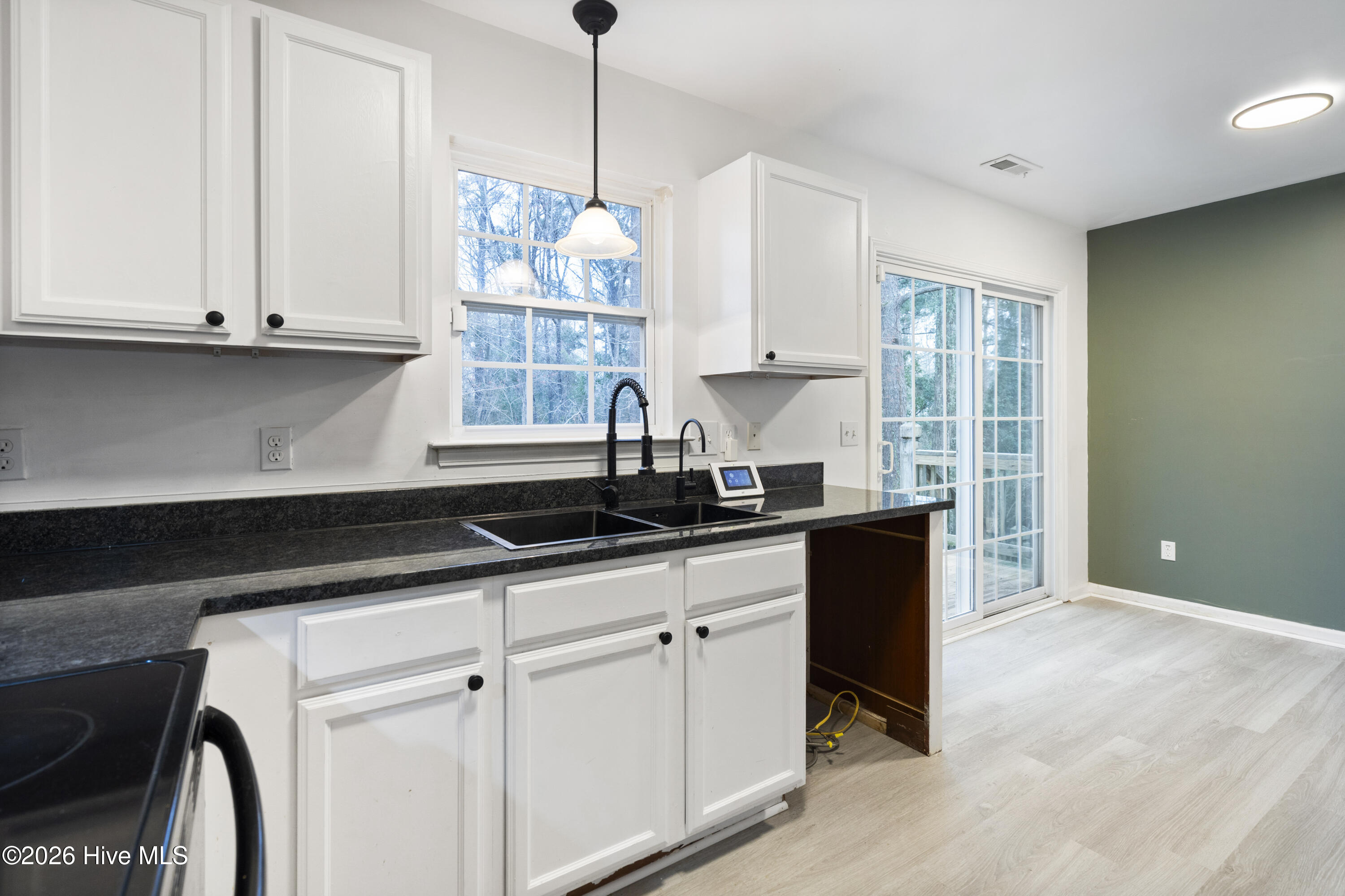 100557847 | Photo 14