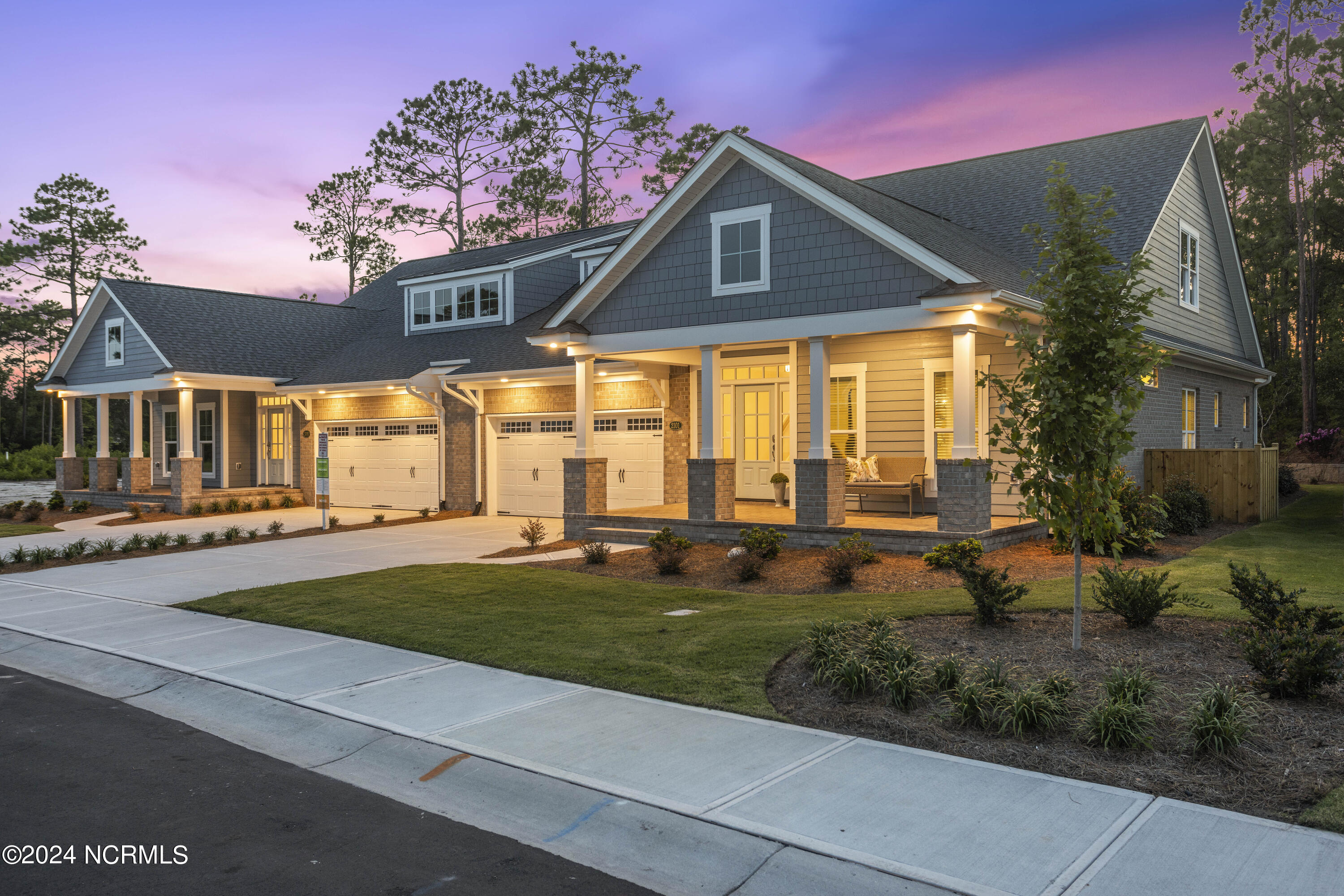 100544983 | Photo 57