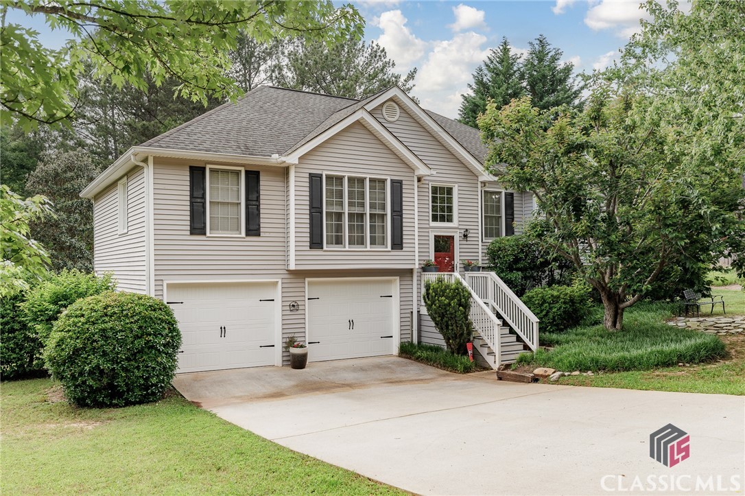 Charming split-foyer home on almost an acre in Melrose Farms, a no-HOA neighborhood in Oconee County. This 3-bedroom, 2-bath home features a renovated kitchen, a cute deck out back, and plenty of outdoor space to enjoy. Inside, you'll find a bright, functional layout with room to spread out.  Located just 5 minutes from downtown Watkinsville and Butler’s Crossing, and within walking distance to the Georgia Aquatic Center and Westminster Academy. Zoned for award-winning Oconee County schools, this home offers convenience, space, and great schools — all at an incredible value.