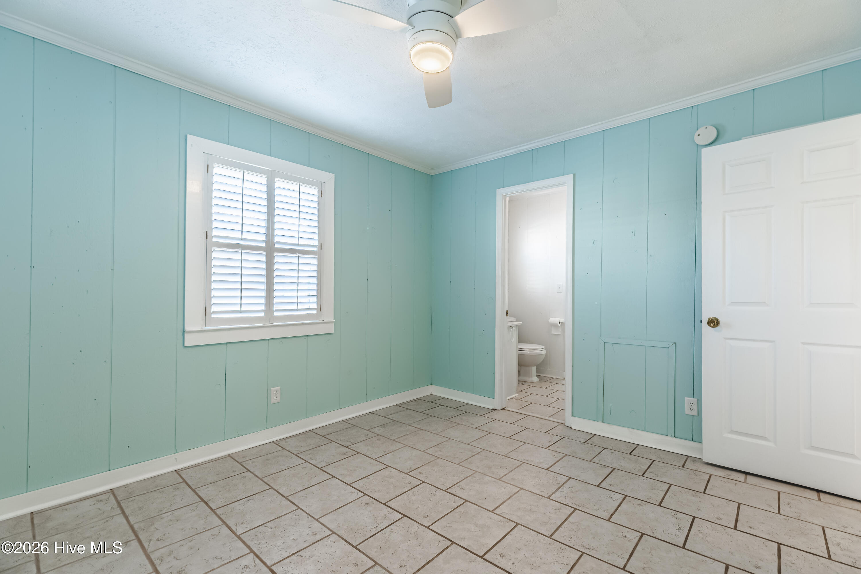 100563076 | Photo 19