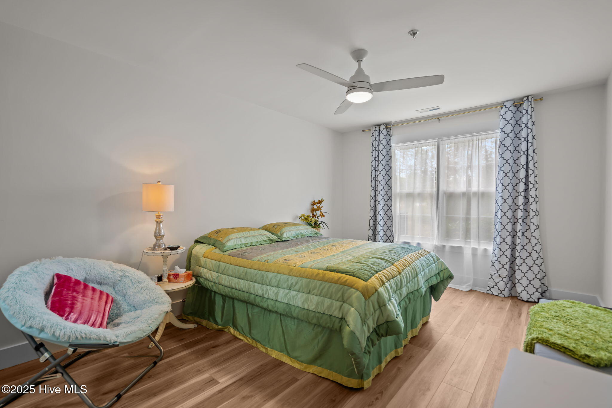 100543916 | Photo 25