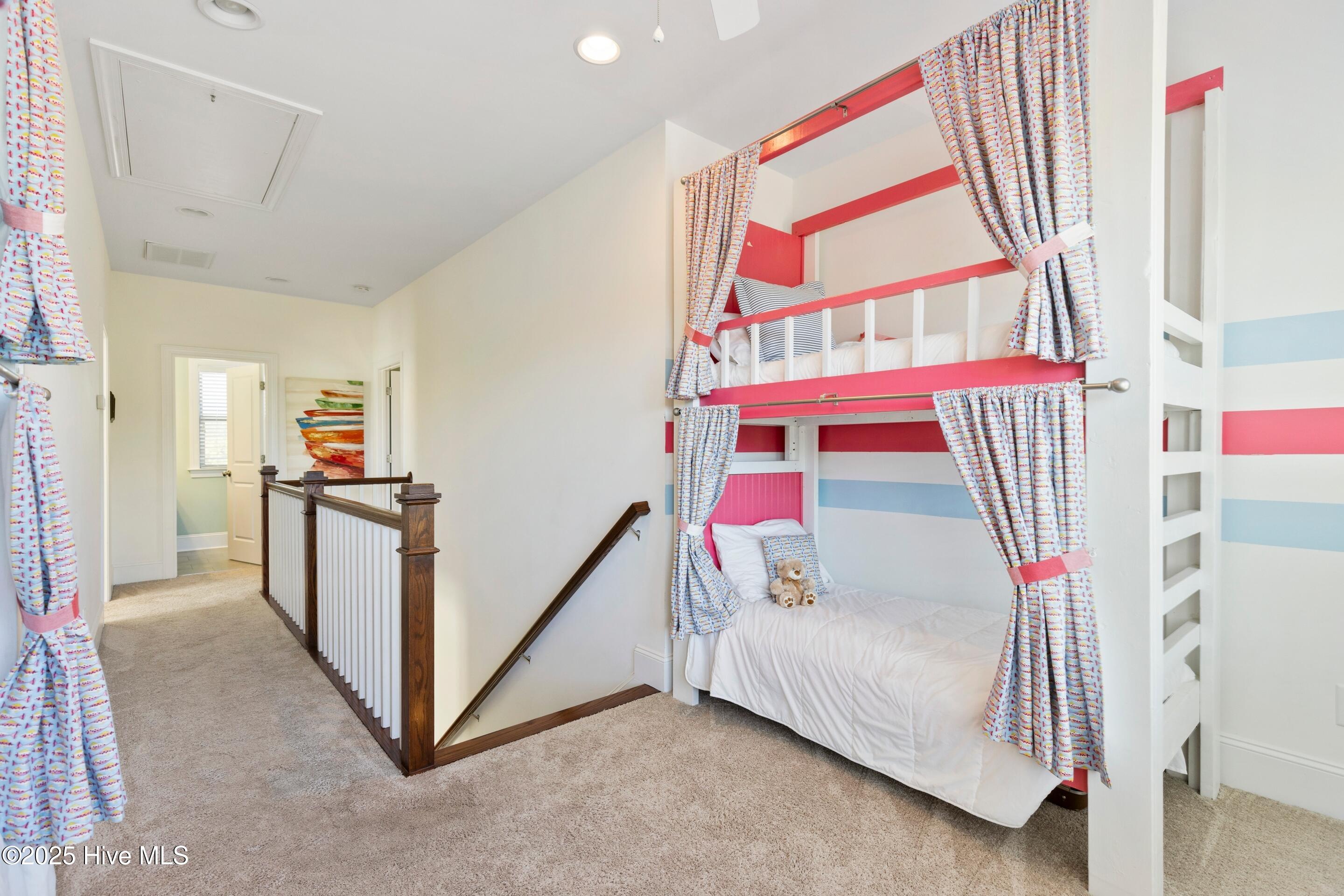 100536198 | Photo 51