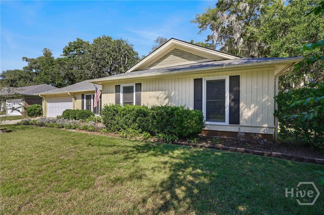 Photo 3 of Single family home for sale at 928 Moss Dr, Savannah, GA 31410 | MLS# SA365392 | Listing updated on 2026-10-10