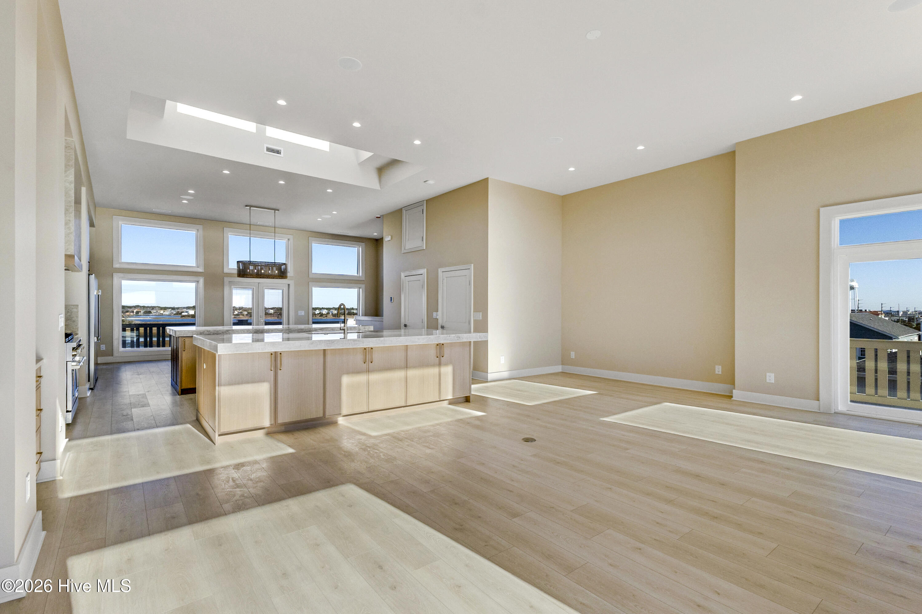 100551953 | Photo 22