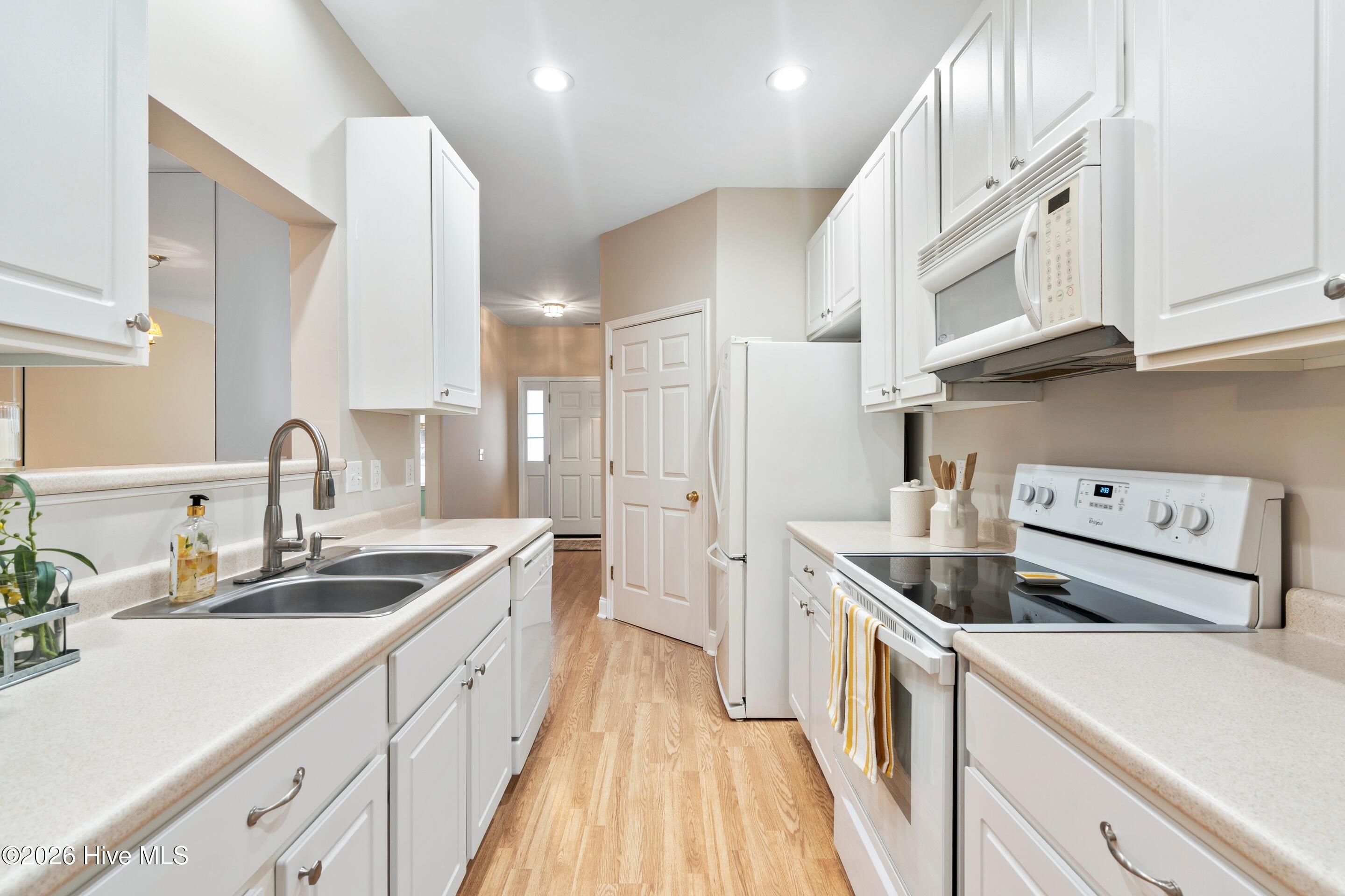 100549608 | Photo 12