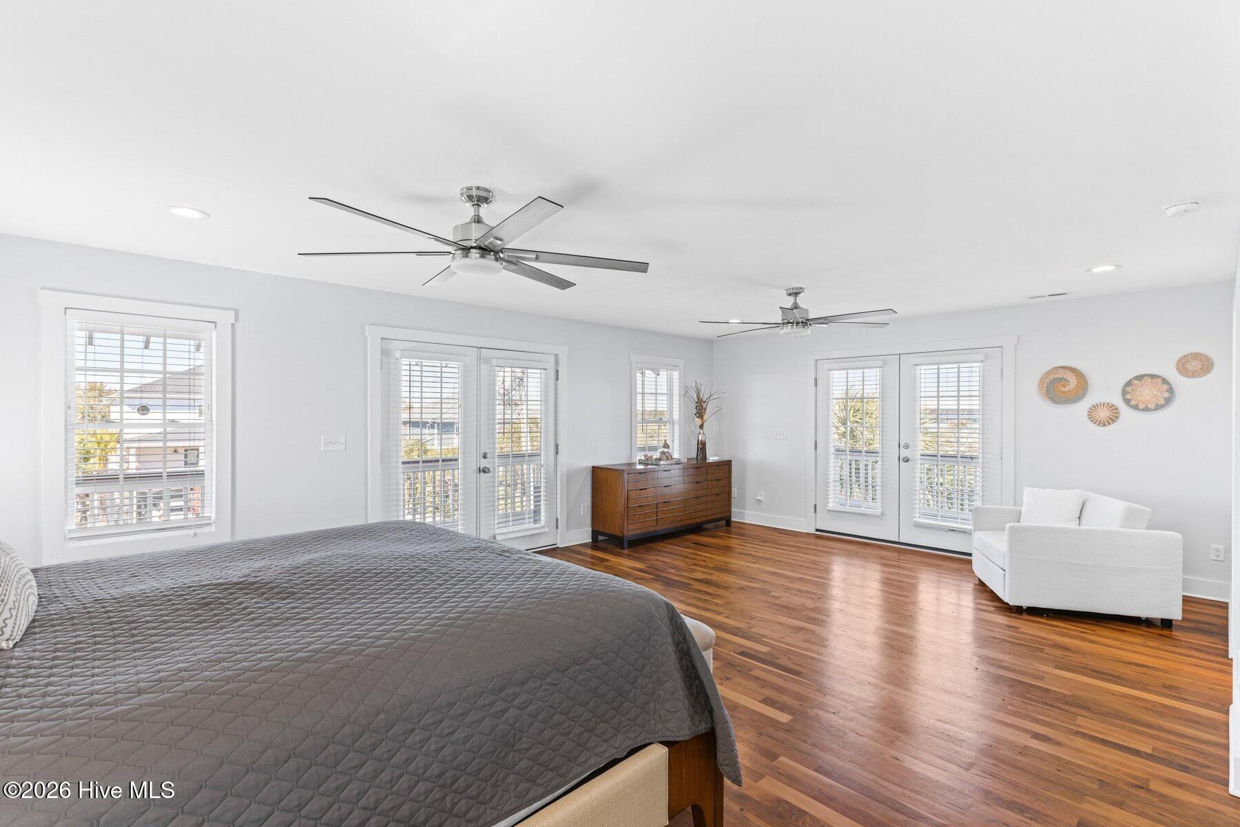 100557261 | Photo 21