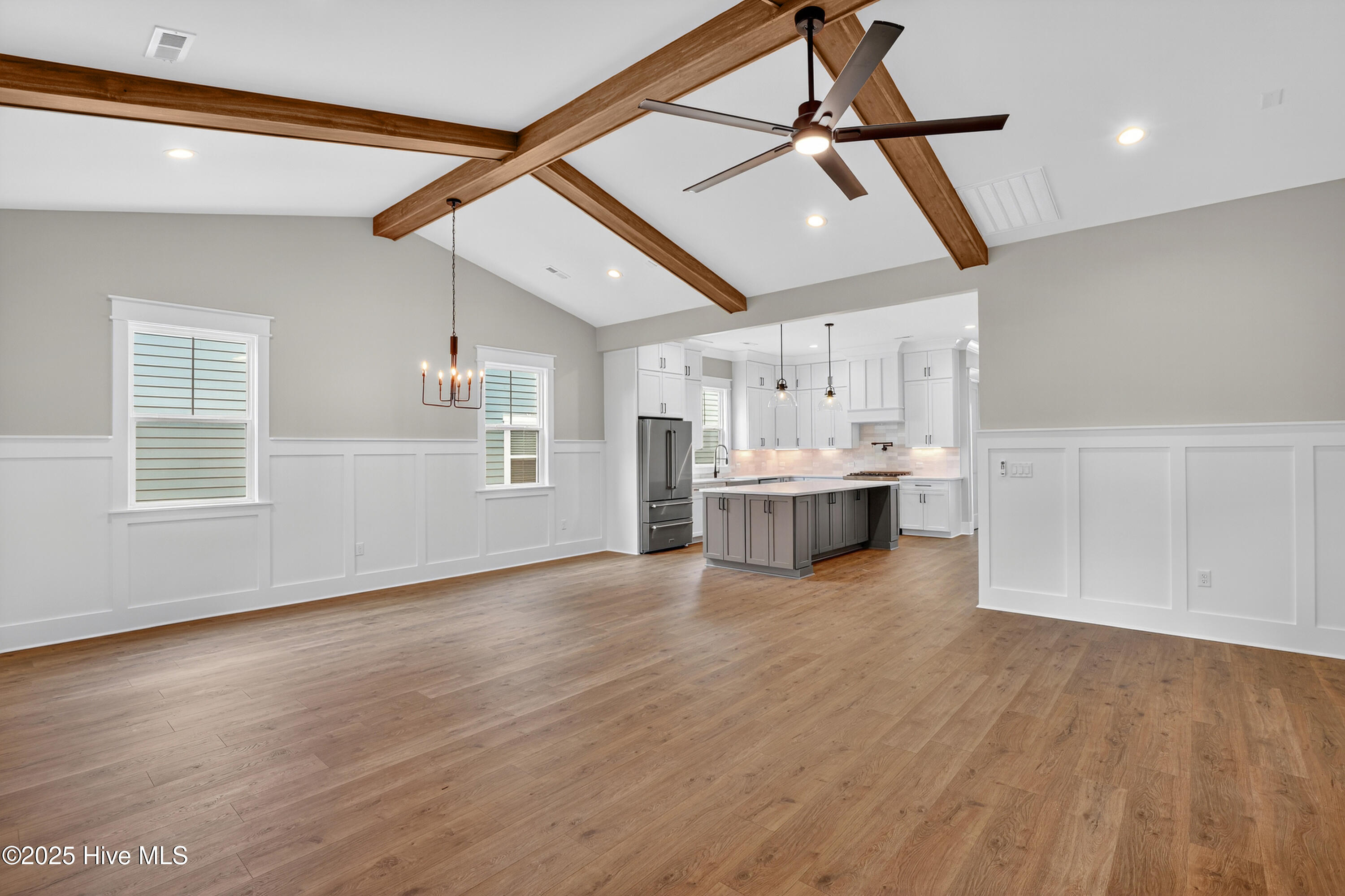 100546984 | Photo 12