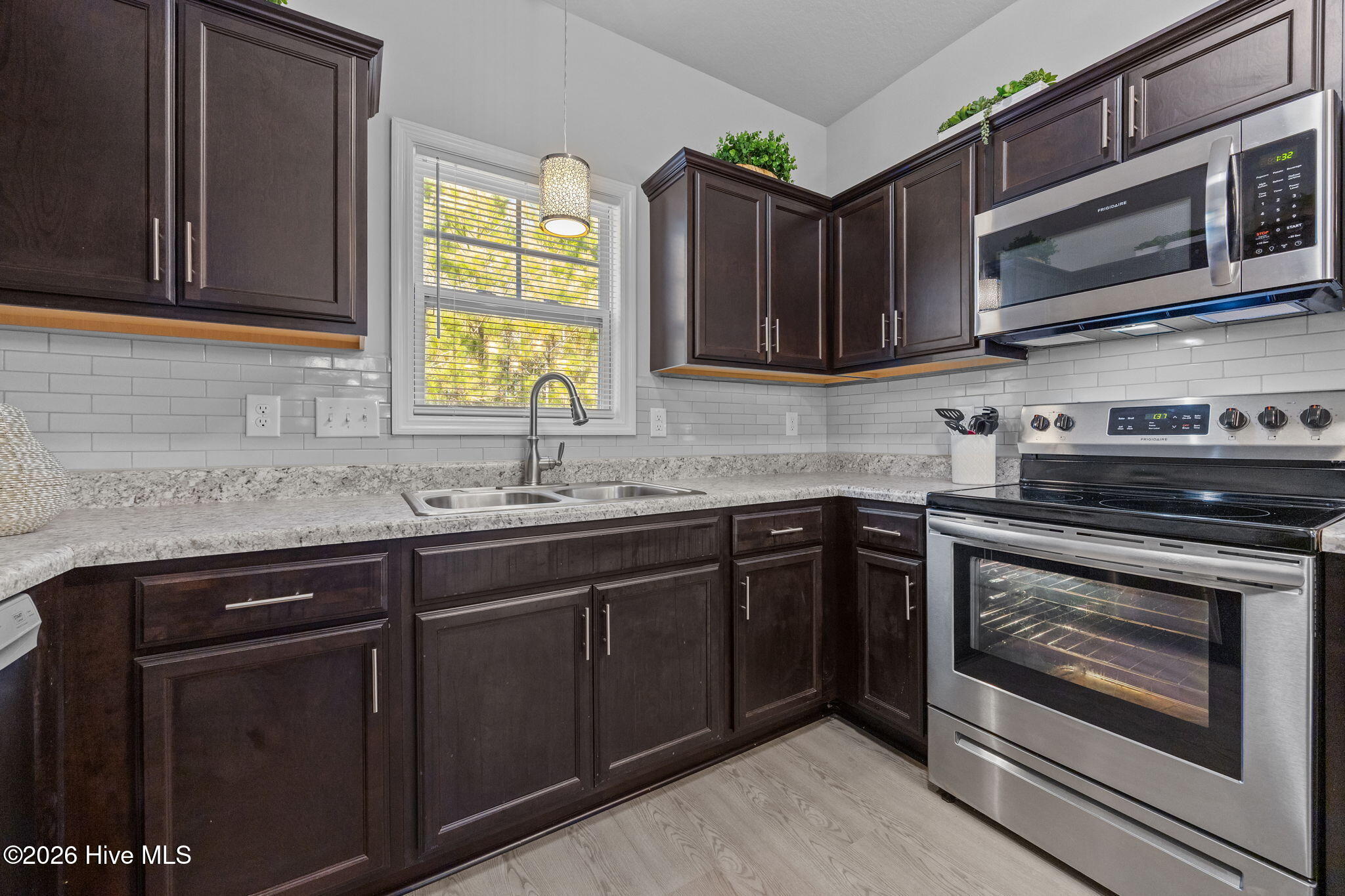 100551047 | Photo 12